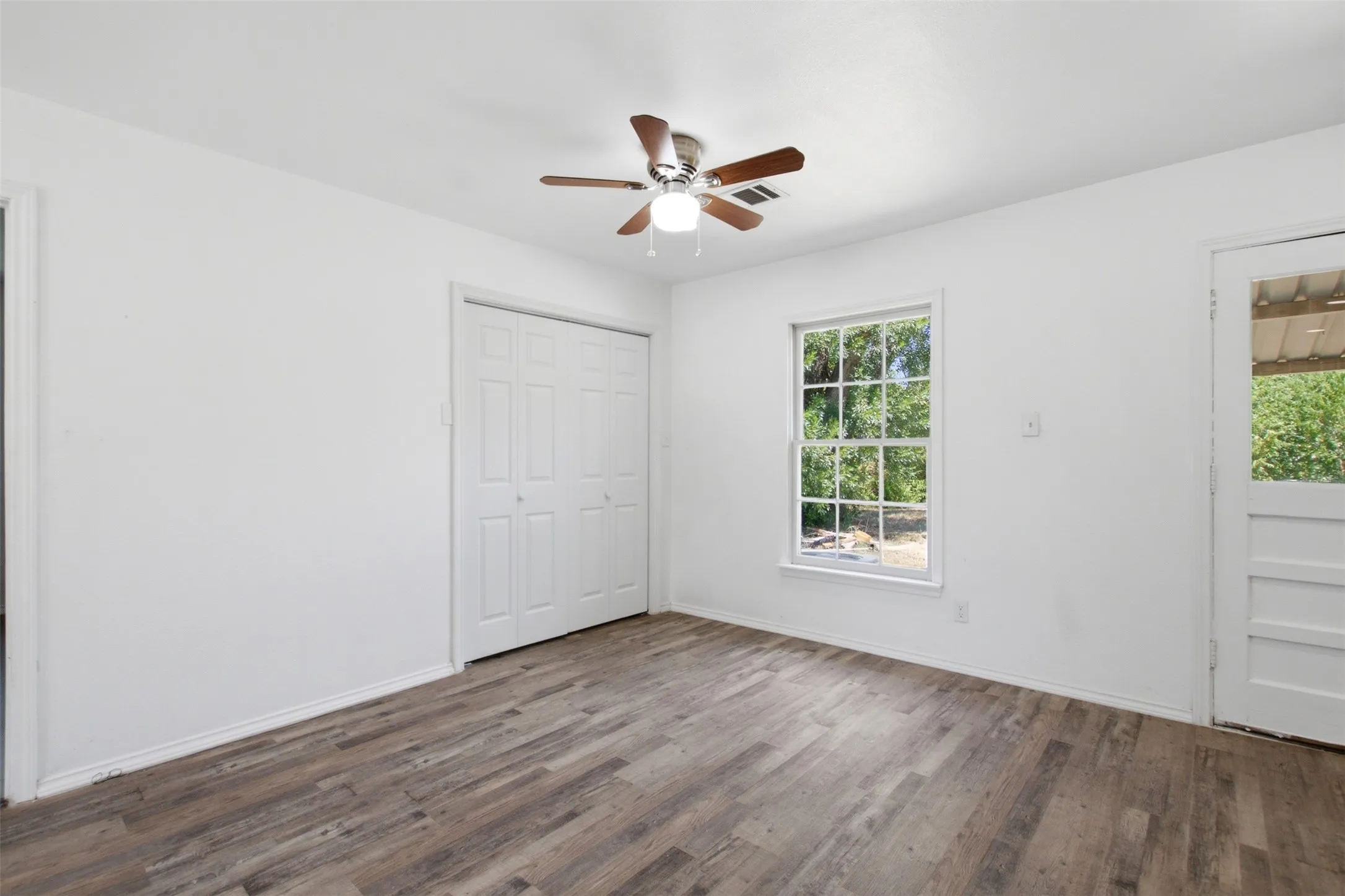 Single Family Residence For Sale in Dallas County , 1219 Daisy Lane, Irving, Texas 75061, 3 Bedroom, 2 Bathroom, Garage spaces, 1,140 Sqft, built in 1953, mls#21354738, Real Estate Agent in Irving, Homes For Sale in Dallas county, Homes For Sale in Irving, Realtor in Irving Texas, Real Estate Brokerage Independent Realty Texas, Luminita Cordes Realtor