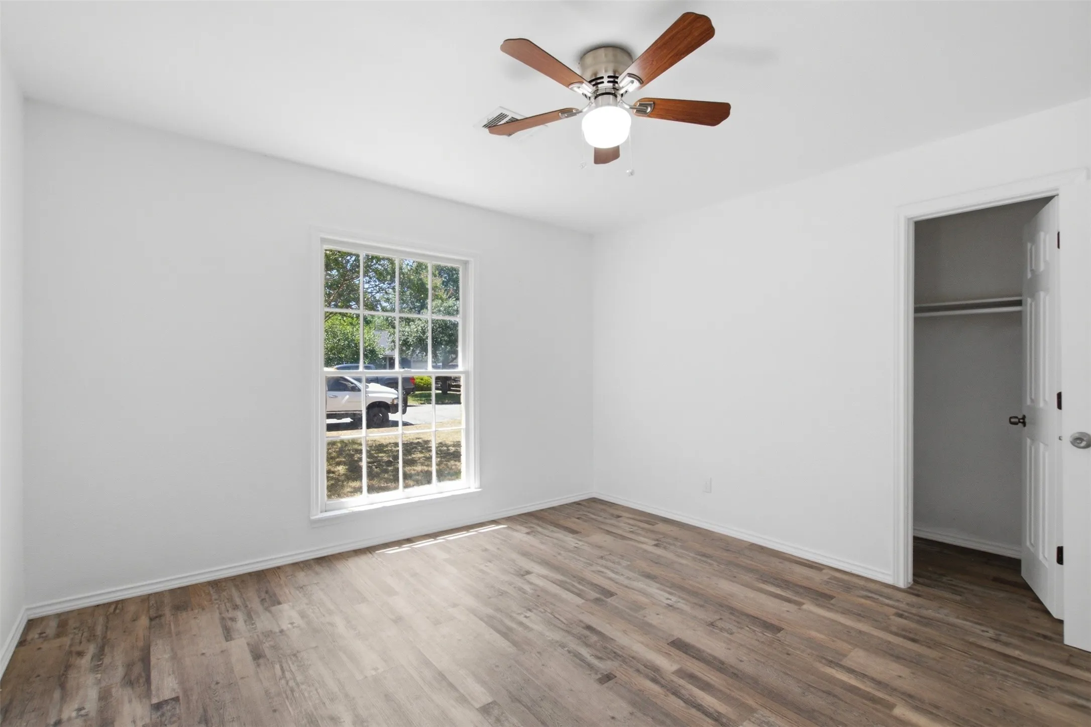Single Family Residence For Sale in Dallas County , 1219 Daisy Lane, Irving, Texas 75061, 3 Bedroom, 2 Bathroom, Garage spaces, 1,140 Sqft, built in 1953, mls#21354738, Real Estate Agent in Irving, Homes For Sale in Dallas county, Homes For Sale in Irving, Realtor in Irving Texas, Real Estate Brokerage Independent Realty Texas, Luminita Cordes Realtor