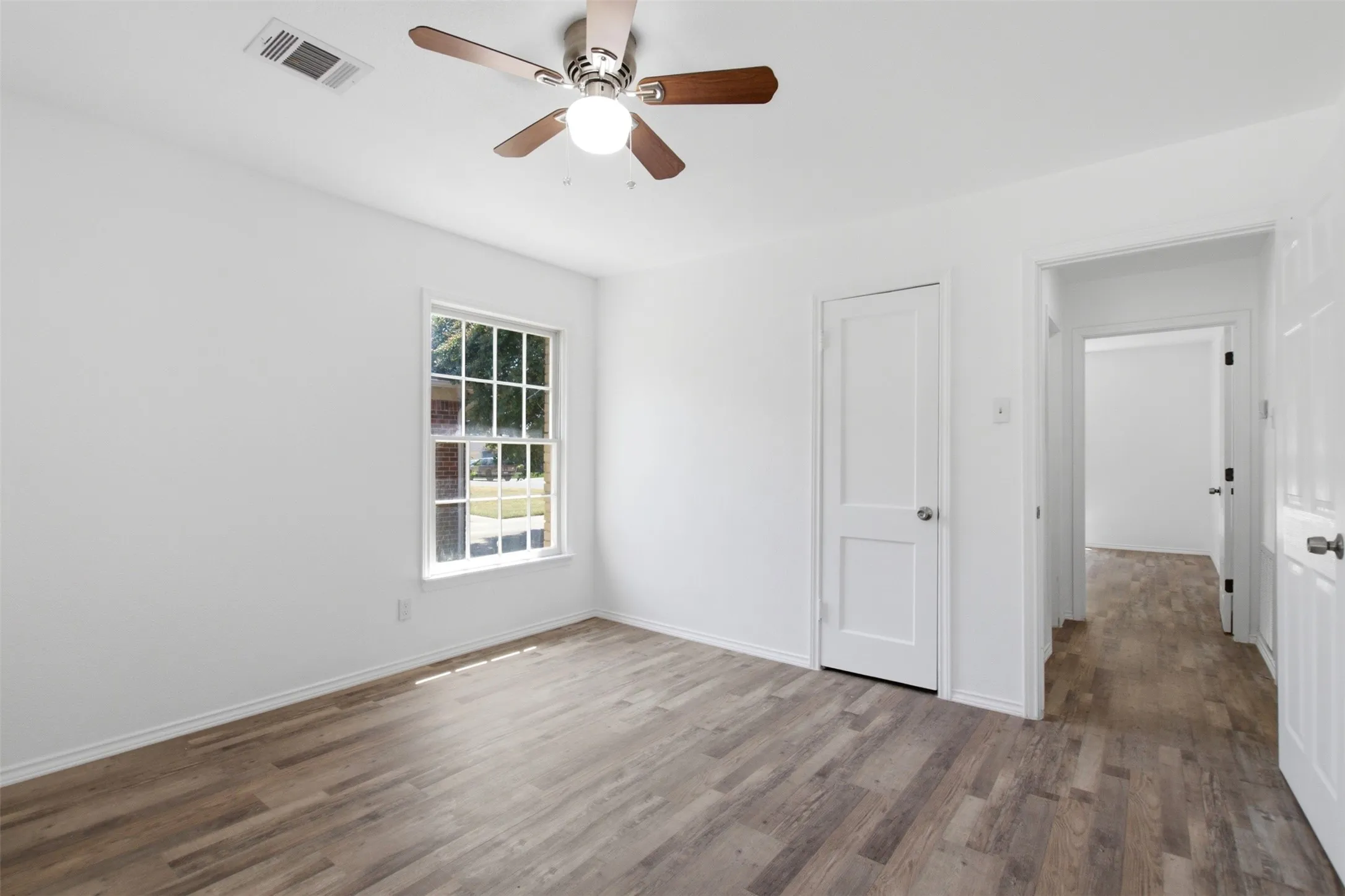 Single Family Residence For Sale in Dallas County , 1219 Daisy Lane, Irving, Texas 75061, 3 Bedroom, 2 Bathroom, Garage spaces, 1,140 Sqft, built in 1953, mls#21354738, Real Estate Agent in Irving, Homes For Sale in Dallas county, Homes For Sale in Irving, Realtor in Irving Texas, Real Estate Brokerage Independent Realty Texas, Luminita Cordes Realtor