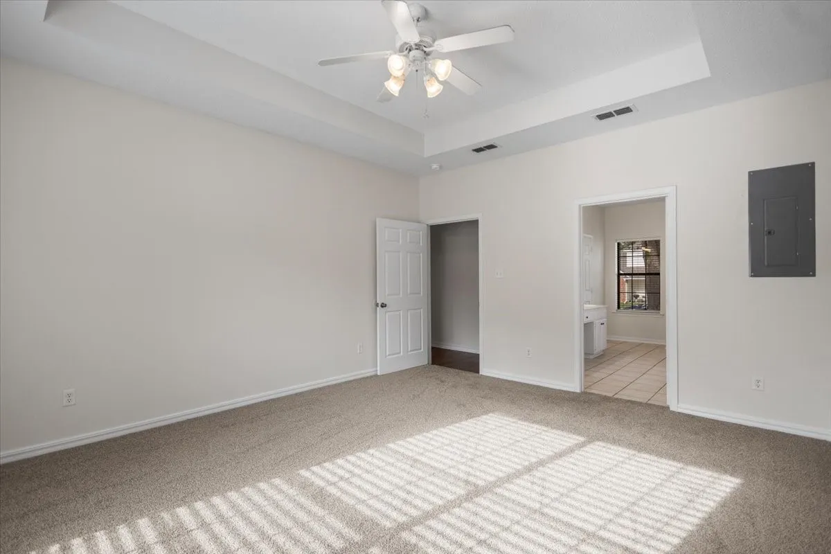 Single Family Residence For Sale in Gregg County , 703 Daniel Street, Gladewater, Texas 75647, 4 Bedroom, 3 Bathroom, 2 Garage spaces, 2,526 Sqft, built in 2005, mls#21356679, Real Estate Agent in Gladewater, Homes For Sale in Gregg county, Homes For Sale in Gladewater, Realtor in Gladewater Texas, Real Estate Brokerage Independent Realty Texas, Luminita Cordes Realtor