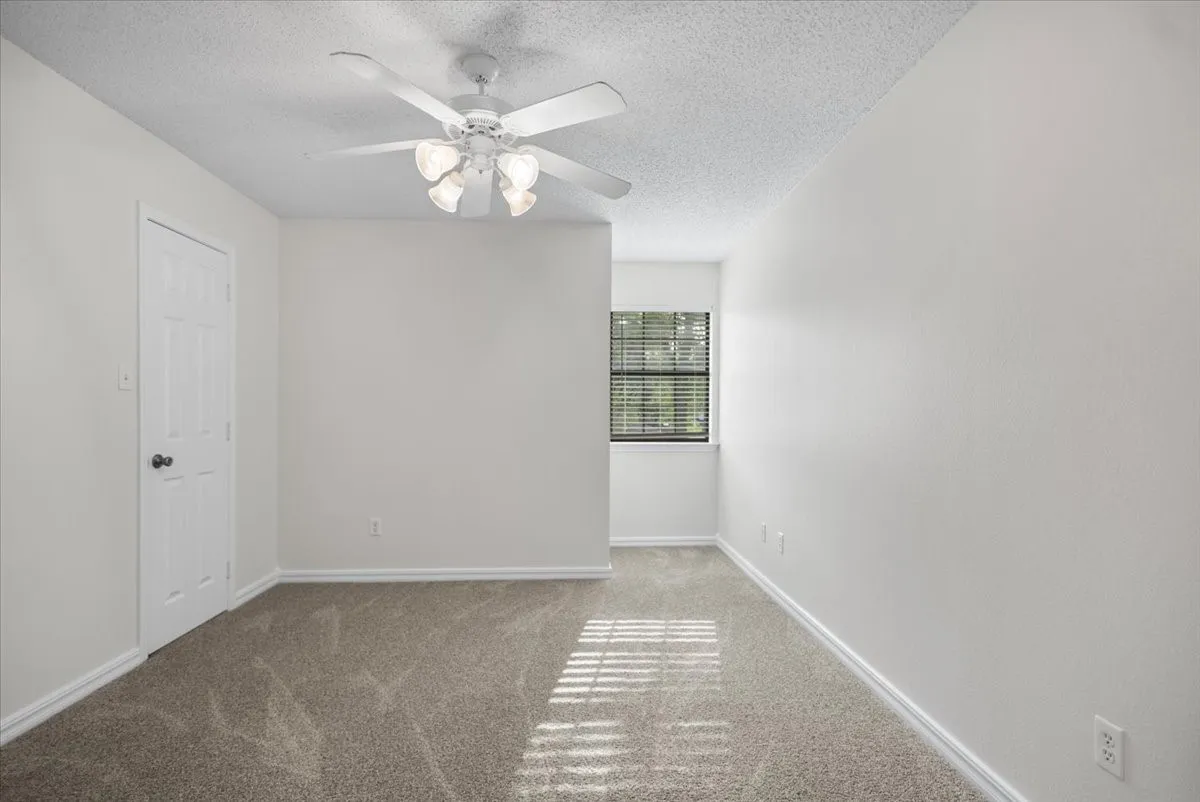 Single Family Residence For Sale in Gregg County , 703 Daniel Street, Gladewater, Texas 75647, 4 Bedroom, 3 Bathroom, 2 Garage spaces, 2,526 Sqft, built in 2005, mls#21356679, Real Estate Agent in Gladewater, Homes For Sale in Gregg county, Homes For Sale in Gladewater, Realtor in Gladewater Texas, Real Estate Brokerage Independent Realty Texas, Luminita Cordes Realtor