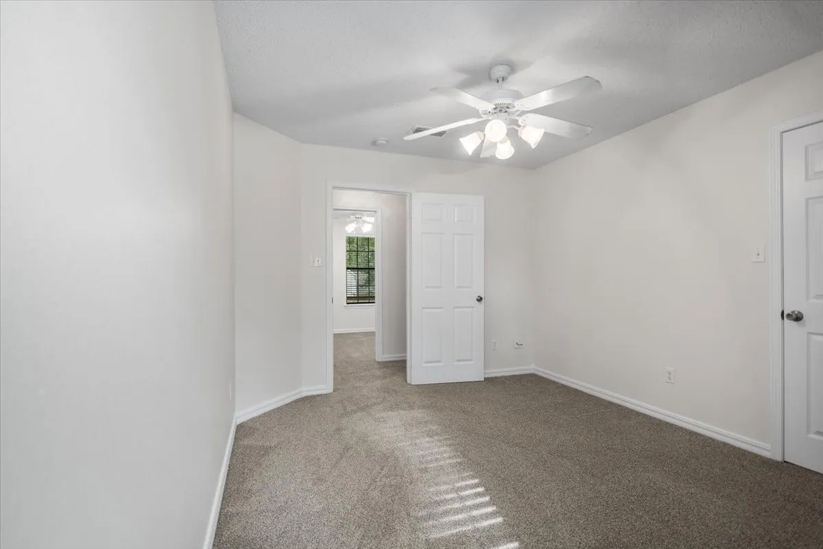 Single Family Residence For Sale in Gregg County , 703 Daniel Street, Gladewater, Texas 75647, 4 Bedroom, 3 Bathroom, 2 Garage spaces, 2,526 Sqft, built in 2005, mls#21356679, Real Estate Agent in Gladewater, Homes For Sale in Gregg county, Homes For Sale in Gladewater, Realtor in Gladewater Texas, Real Estate Brokerage Independent Realty Texas, Luminita Cordes Realtor