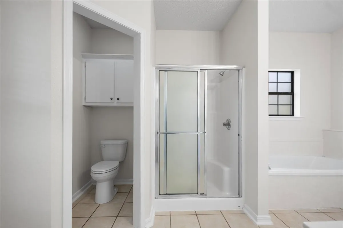 Single Family Residence For Sale in Gregg County , 703 Daniel Street, Gladewater, Texas 75647, 4 Bedroom, 3 Bathroom, 2 Garage spaces, 2,526 Sqft, built in 2005, mls#21356679, Real Estate Agent in Gladewater, Homes For Sale in Gregg county, Homes For Sale in Gladewater, Realtor in Gladewater Texas, Real Estate Brokerage Independent Realty Texas, Luminita Cordes Realtor