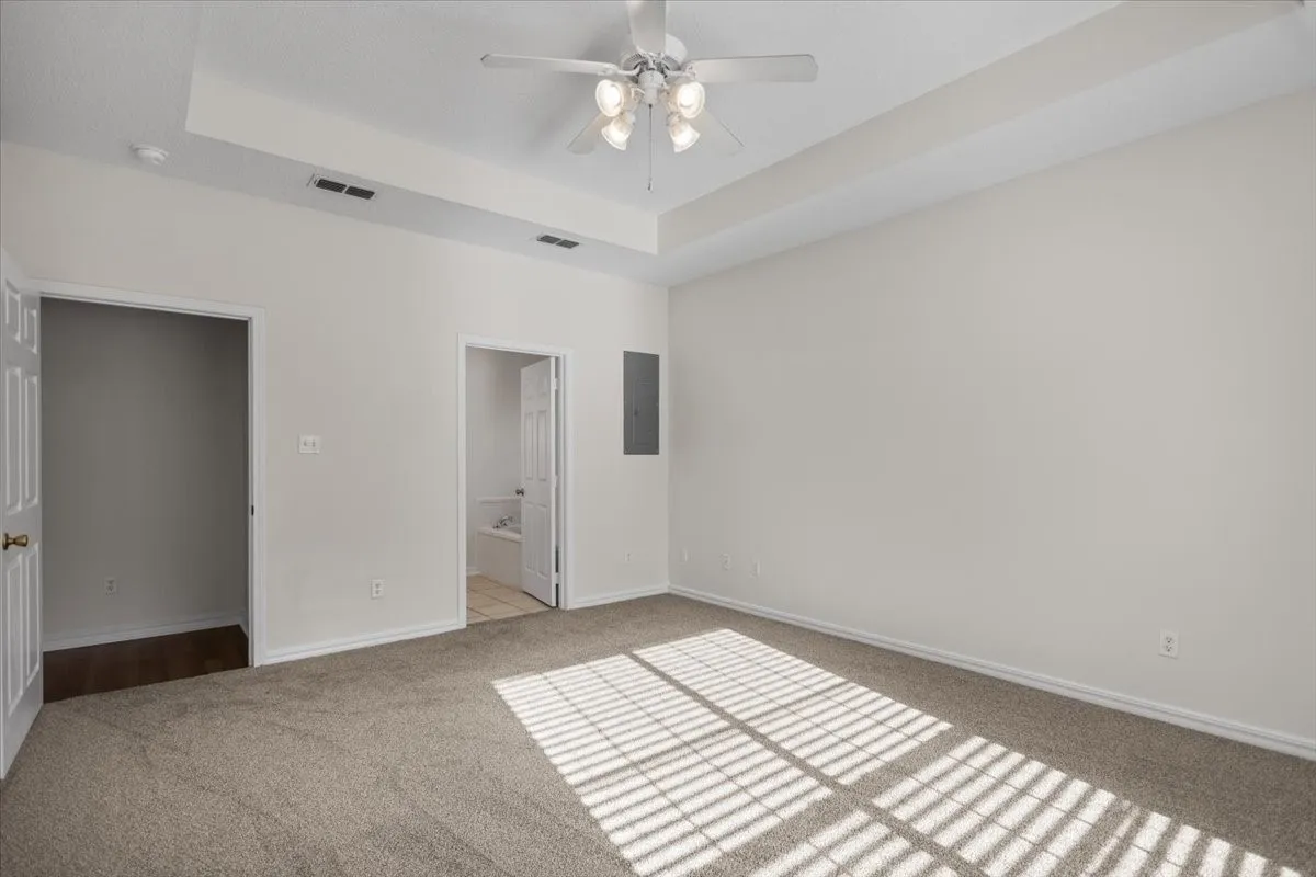Single Family Residence For Sale in Gregg County , 703 Daniel Street, Gladewater, Texas 75647, 4 Bedroom, 3 Bathroom, 2 Garage spaces, 2,526 Sqft, built in 2005, mls#21356679, Real Estate Agent in Gladewater, Homes For Sale in Gregg county, Homes For Sale in Gladewater, Realtor in Gladewater Texas, Real Estate Brokerage Independent Realty Texas, Luminita Cordes Realtor