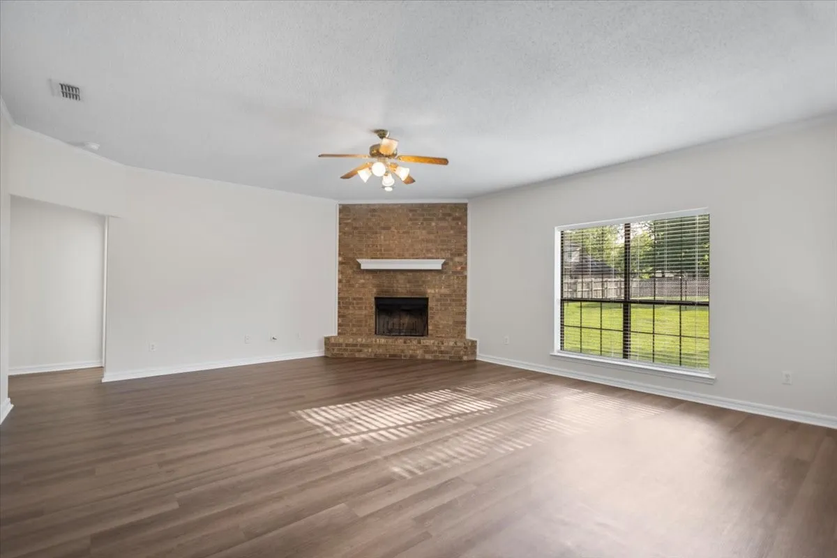 Single Family Residence For Sale in Gregg County , 703 Daniel Street, Gladewater, Texas 75647, 4 Bedroom, 3 Bathroom, 2 Garage spaces, 2,526 Sqft, built in 2005, mls#21356679, Real Estate Agent in Gladewater, Homes For Sale in Gregg county, Homes For Sale in Gladewater, Realtor in Gladewater Texas, Real Estate Brokerage Independent Realty Texas, Luminita Cordes Realtor