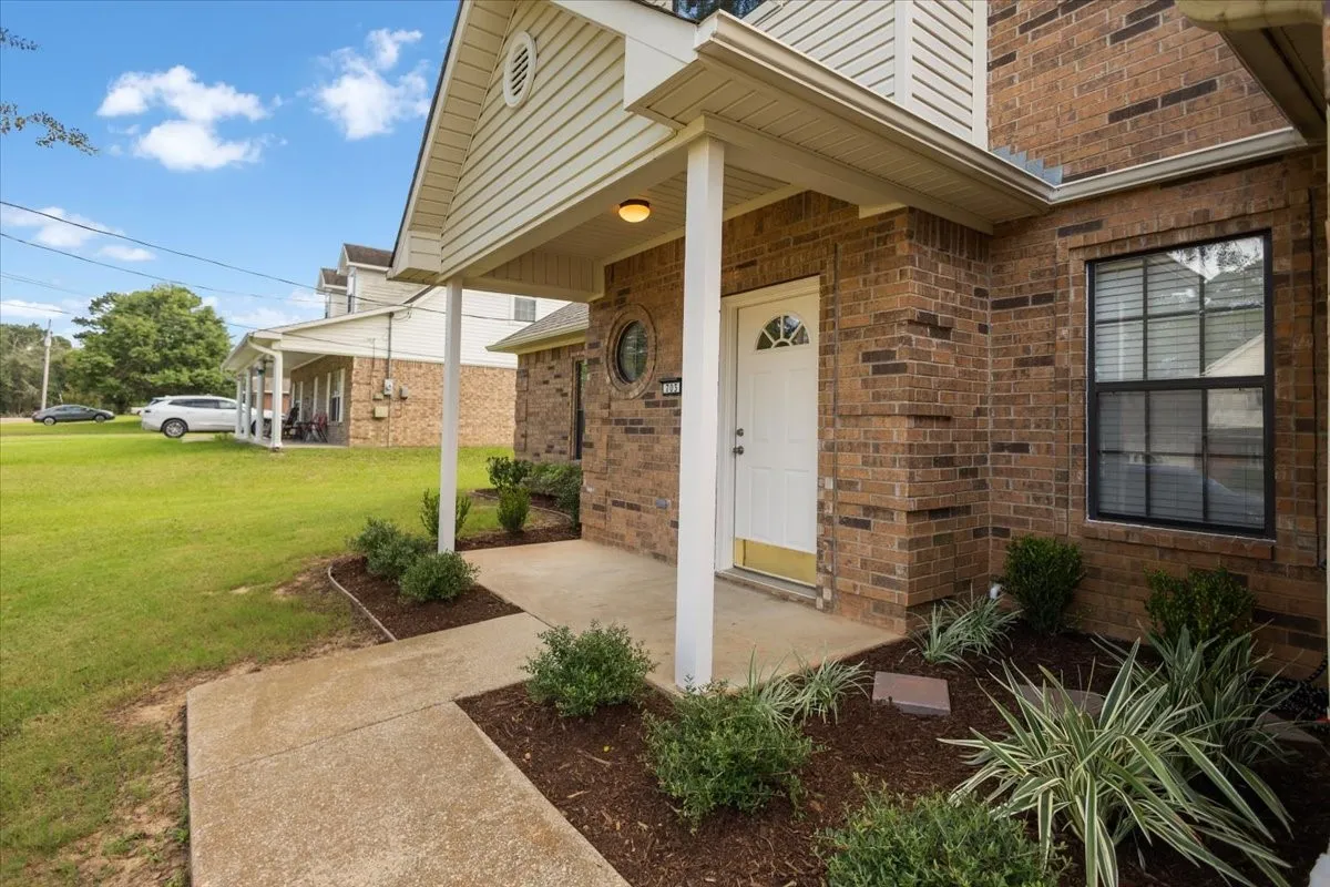 Single Family Residence For Sale in Gregg County , 703 Daniel Street, Gladewater, Texas 75647, 4 Bedroom, 3 Bathroom, 2 Garage spaces, 2,526 Sqft, built in 2005, mls#21356679, Real Estate Agent in Gladewater, Homes For Sale in Gregg county, Homes For Sale in Gladewater, Realtor in Gladewater Texas, Real Estate Brokerage Independent Realty Texas, Luminita Cordes Realtor
