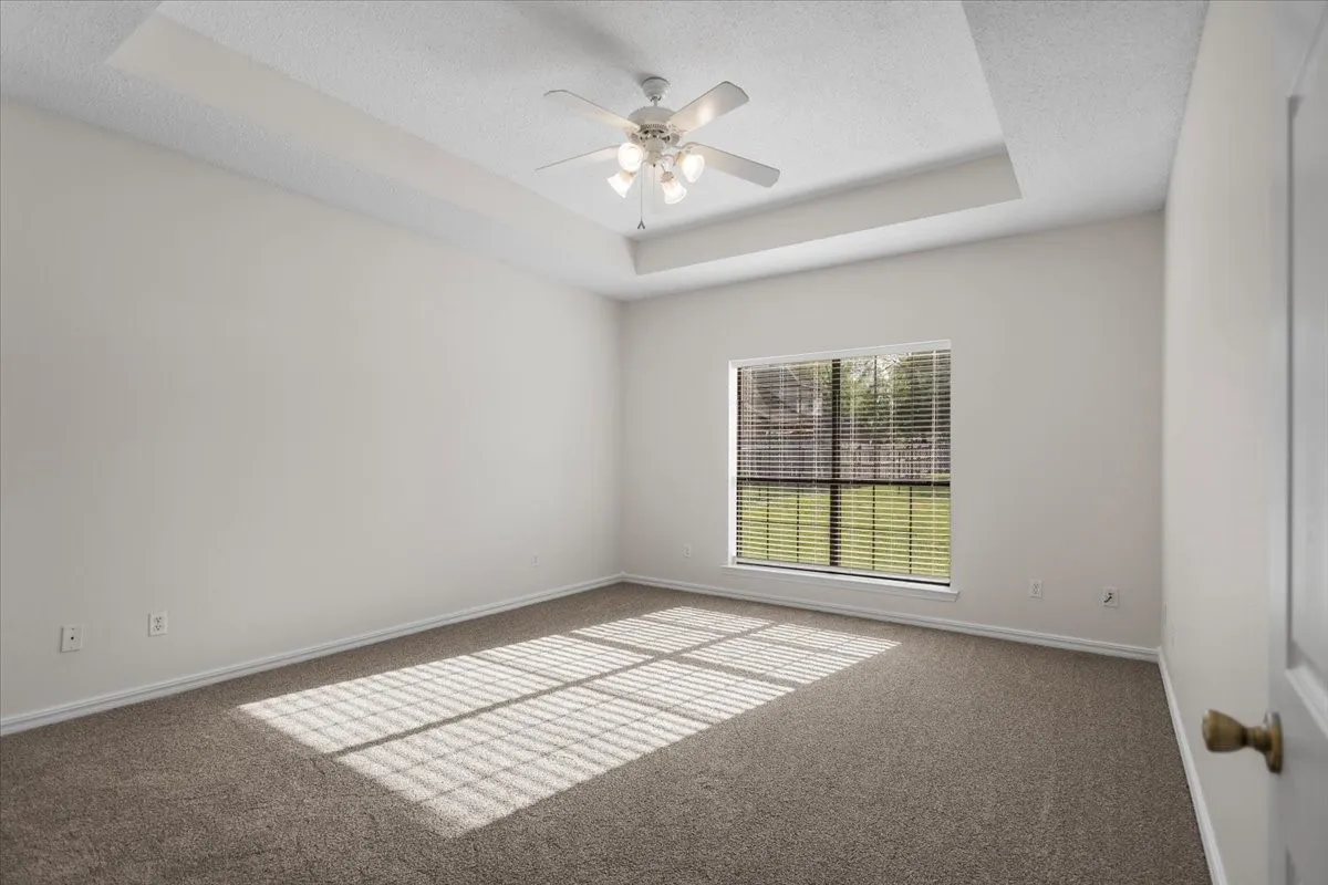 Single Family Residence For Sale in Gregg County , 703 Daniel Street, Gladewater, Texas 75647, 4 Bedroom, 3 Bathroom, 2 Garage spaces, 2,526 Sqft, built in 2005, mls#21356679, Real Estate Agent in Gladewater, Homes For Sale in Gregg county, Homes For Sale in Gladewater, Realtor in Gladewater Texas, Real Estate Brokerage Independent Realty Texas, Luminita Cordes Realtor