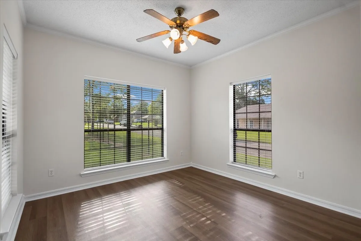 Single Family Residence For Sale in Gregg County , 703 Daniel Street, Gladewater, Texas 75647, 4 Bedroom, 3 Bathroom, 2 Garage spaces, 2,526 Sqft, built in 2005, mls#21356679, Real Estate Agent in Gladewater, Homes For Sale in Gregg county, Homes For Sale in Gladewater, Realtor in Gladewater Texas, Real Estate Brokerage Independent Realty Texas, Luminita Cordes Realtor