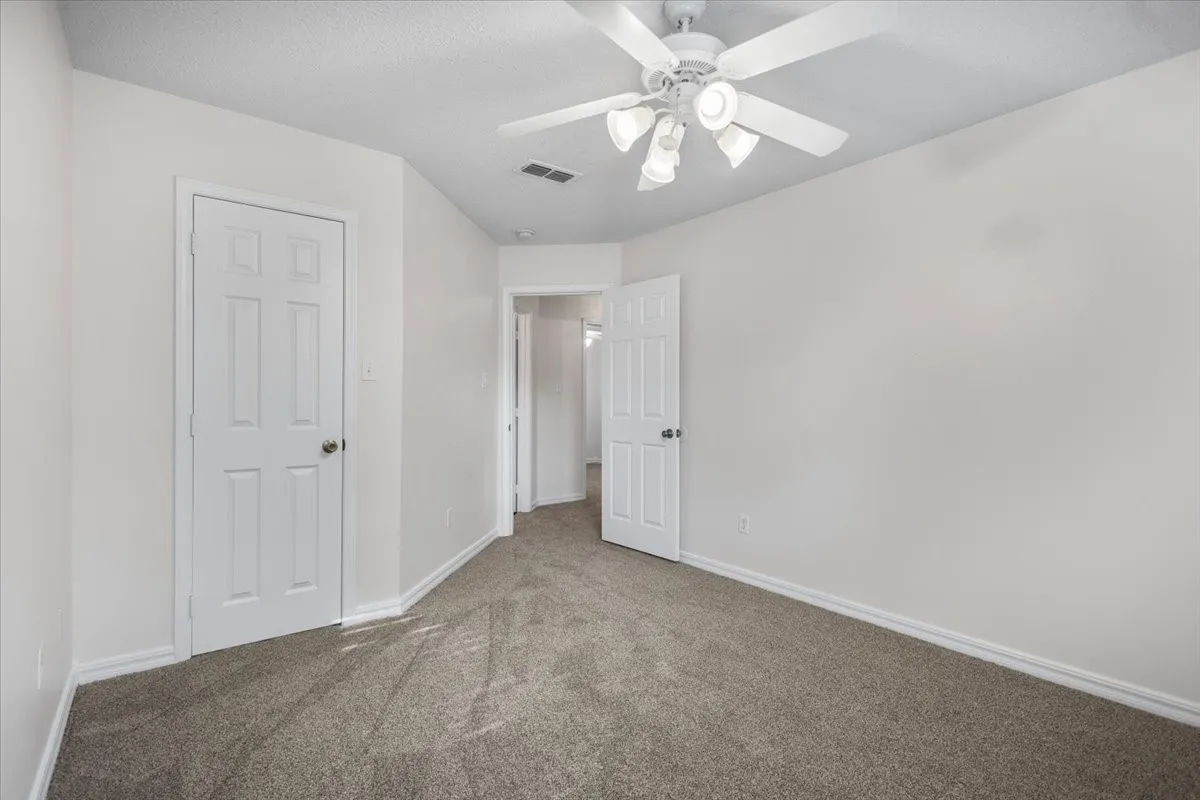 Single Family Residence For Sale in Gregg County , 703 Daniel Street, Gladewater, Texas 75647, 4 Bedroom, 3 Bathroom, 2 Garage spaces, 2,526 Sqft, built in 2005, mls#21356679, Real Estate Agent in Gladewater, Homes For Sale in Gregg county, Homes For Sale in Gladewater, Realtor in Gladewater Texas, Real Estate Brokerage Independent Realty Texas, Luminita Cordes Realtor