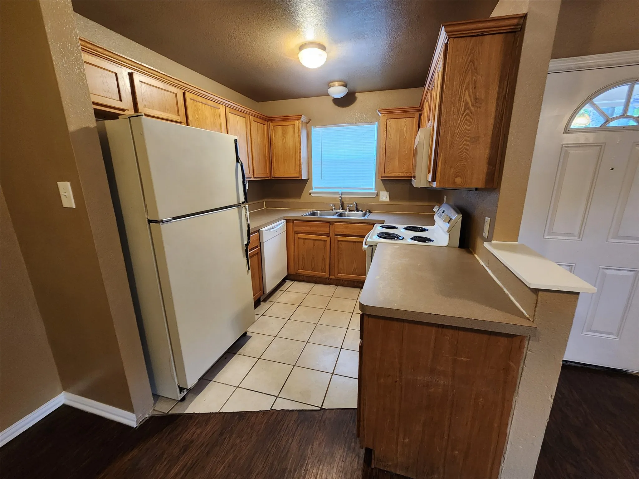 Duplex For Rent in Tarrant County , 2917 Van Horn Avenue, Fort Worth, Texas 76111, 3 Bedroom, 2 Bathroom, Garage spaces, 1,061 Sqft, built in 2006, mls#21356681, Real Estate Agent in Fort Worth, Homes For Rent in Tarrant county, Homes For Rent in Fort Worth, Realtor in Fort Worth Texas, Real Estate Brokerage Independent Realty Texas, Luminita Cordes Realtor