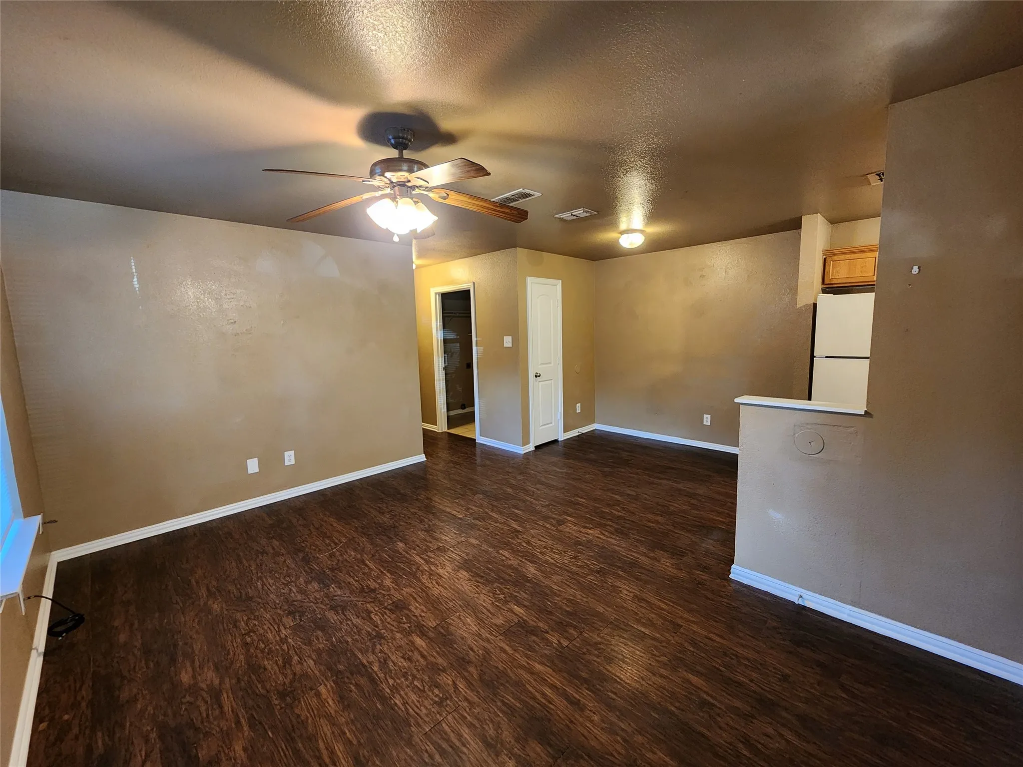 Duplex For Rent in Tarrant County , 2917 Van Horn Avenue, Fort Worth, Texas 76111, 3 Bedroom, 2 Bathroom, Garage spaces, 1,061 Sqft, built in 2006, mls#21356681, Real Estate Agent in Fort Worth, Homes For Rent in Tarrant county, Homes For Rent in Fort Worth, Realtor in Fort Worth Texas, Real Estate Brokerage Independent Realty Texas, Luminita Cordes Realtor