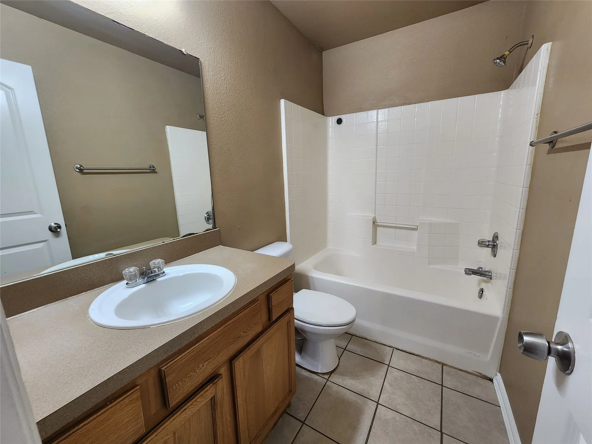 Duplex For Rent in Tarrant County , 2917 Van Horn Avenue, Fort Worth, Texas 76111, 3 Bedroom, 2 Bathroom, Garage spaces, 1,061 Sqft, built in 2006, mls#21356681, Real Estate Agent in Fort Worth, Homes For Rent in Tarrant county, Homes For Rent in Fort Worth, Realtor in Fort Worth Texas, Real Estate Brokerage Independent Realty Texas, Luminita Cordes Realtor