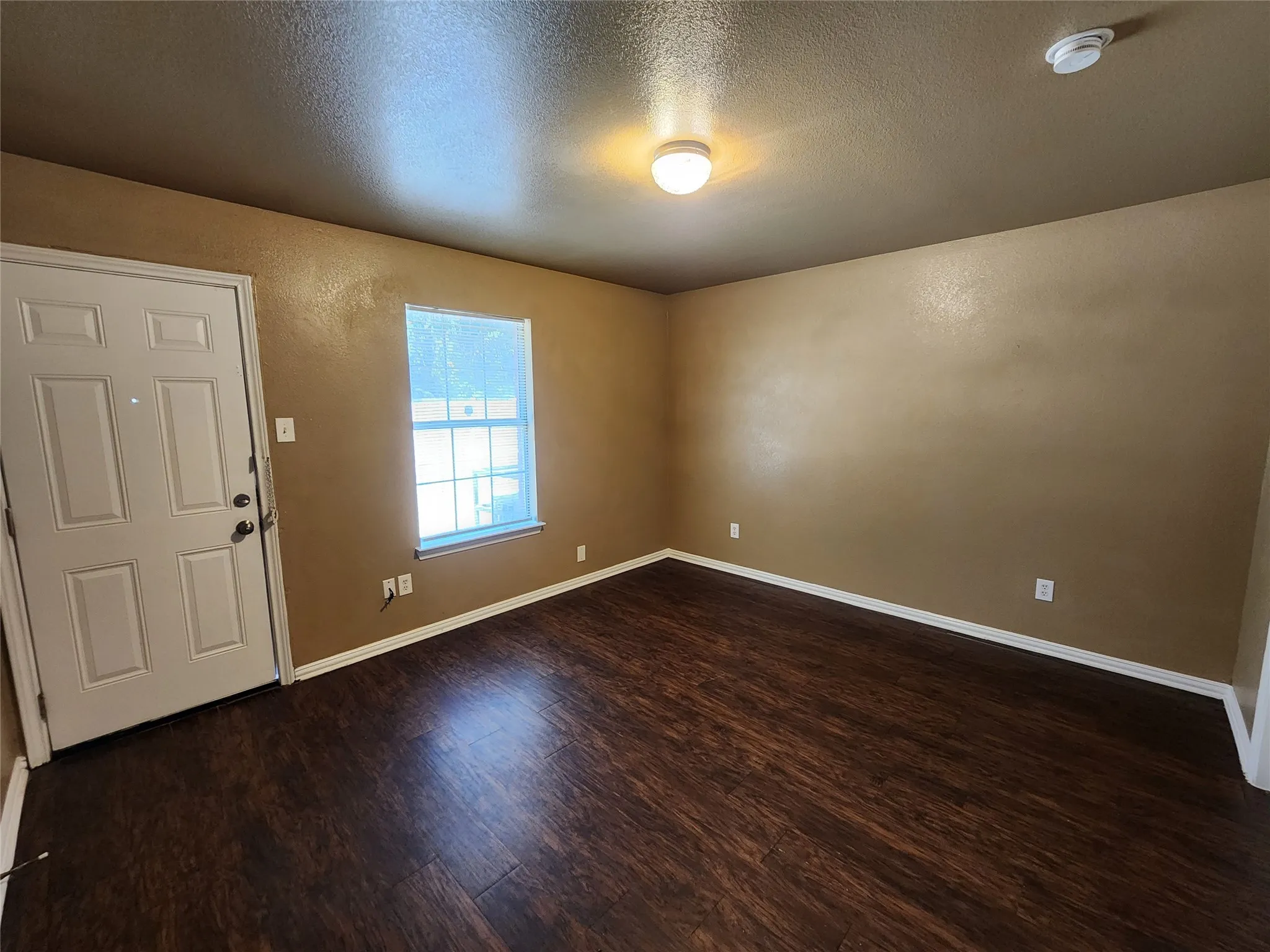 Duplex For Rent in Tarrant County , 2917 Van Horn Avenue, Fort Worth, Texas 76111, 3 Bedroom, 2 Bathroom, Garage spaces, 1,061 Sqft, built in 2006, mls#21356681, Real Estate Agent in Fort Worth, Homes For Rent in Tarrant county, Homes For Rent in Fort Worth, Realtor in Fort Worth Texas, Real Estate Brokerage Independent Realty Texas, Luminita Cordes Realtor
