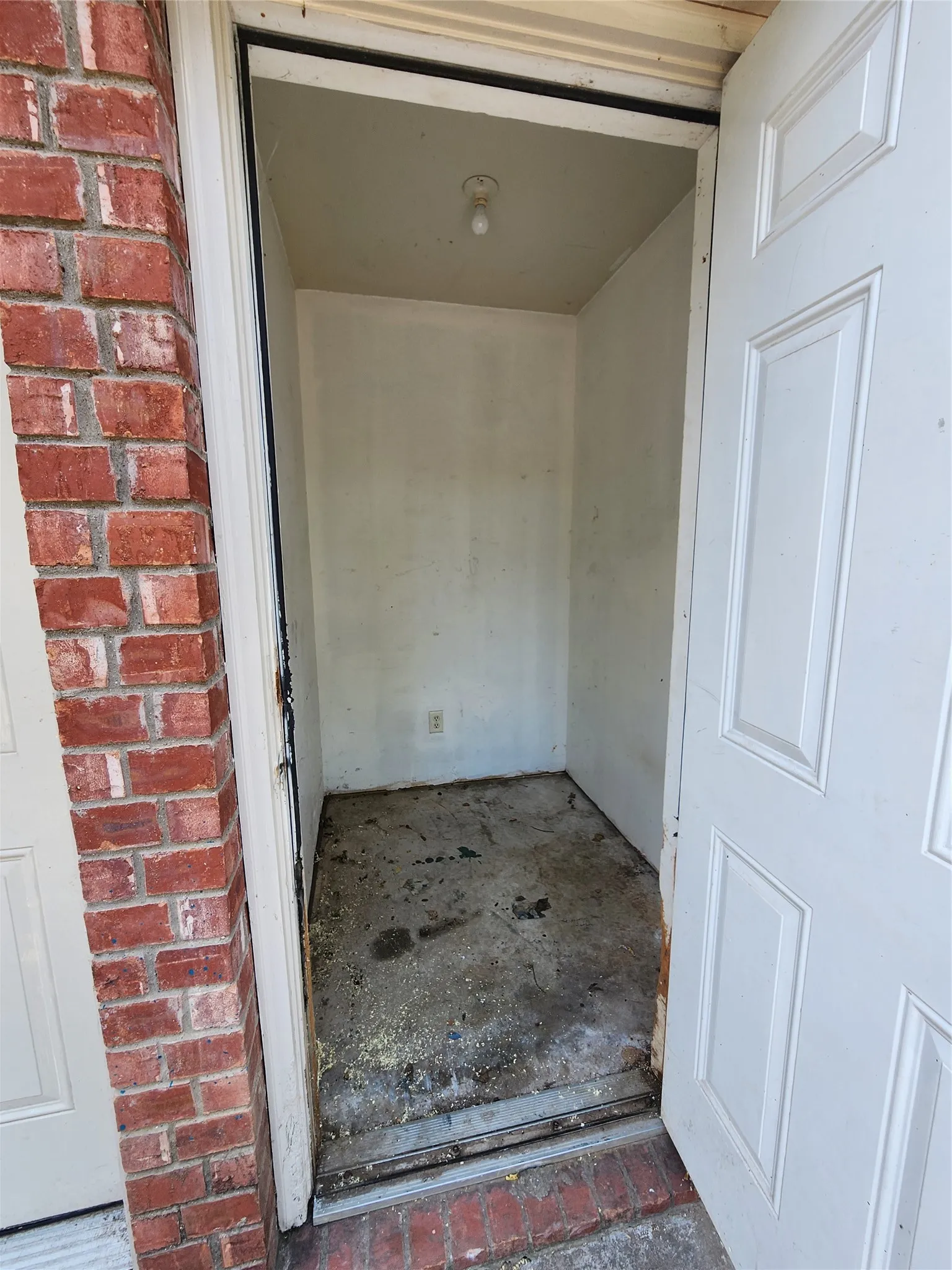 Duplex For Rent in Tarrant County , 2917 Van Horn Avenue, Fort Worth, Texas 76111, 3 Bedroom, 2 Bathroom, Garage spaces, 1,061 Sqft, built in 2006, mls#21356681, Real Estate Agent in Fort Worth, Homes For Rent in Tarrant county, Homes For Rent in Fort Worth, Realtor in Fort Worth Texas, Real Estate Brokerage Independent Realty Texas, Luminita Cordes Realtor