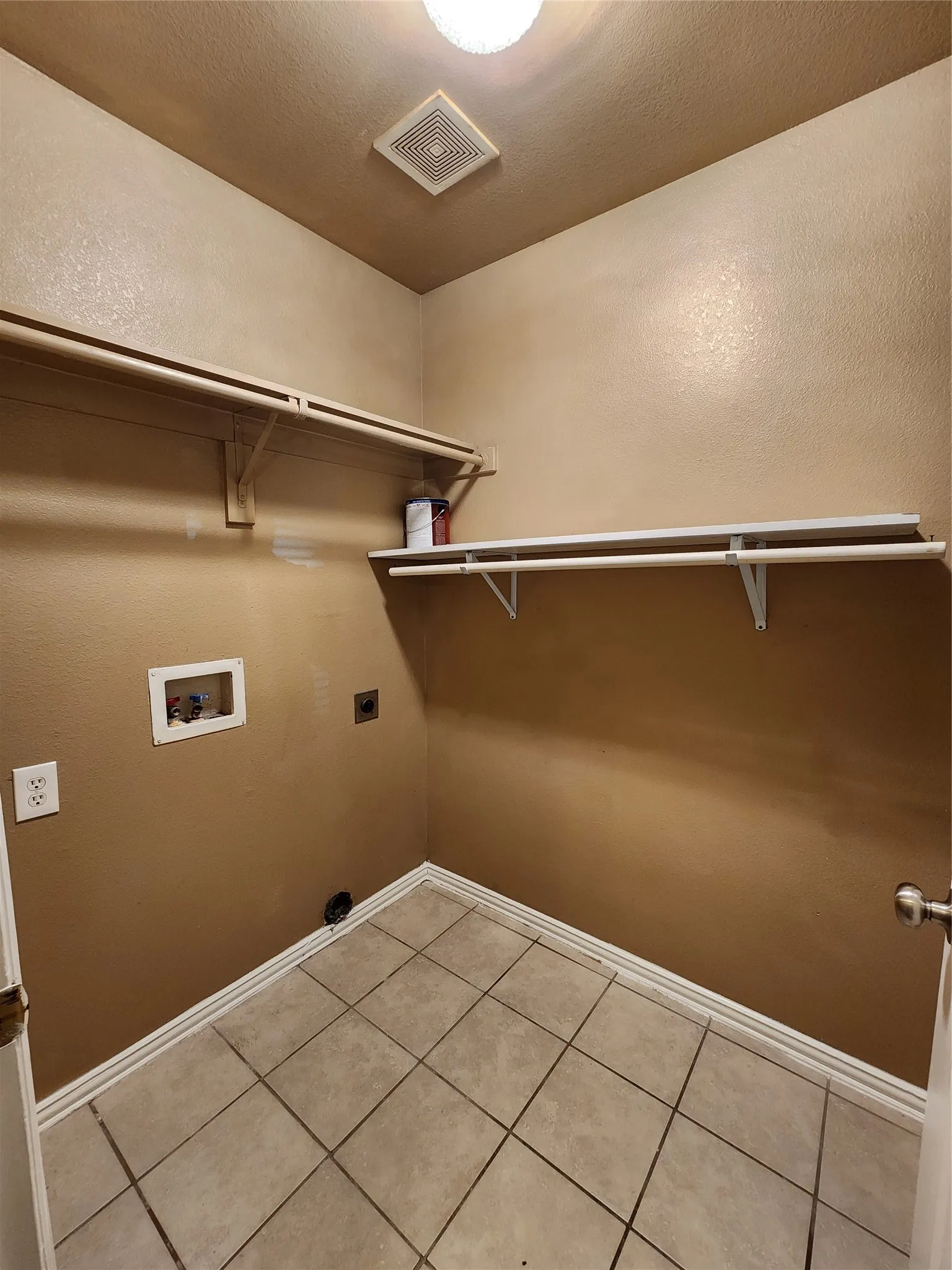 Duplex For Rent in Tarrant County , 2917 Van Horn Avenue, Fort Worth, Texas 76111, 3 Bedroom, 2 Bathroom, Garage spaces, 1,061 Sqft, built in 2006, mls#21356681, Real Estate Agent in Fort Worth, Homes For Rent in Tarrant county, Homes For Rent in Fort Worth, Realtor in Fort Worth Texas, Real Estate Brokerage Independent Realty Texas, Luminita Cordes Realtor