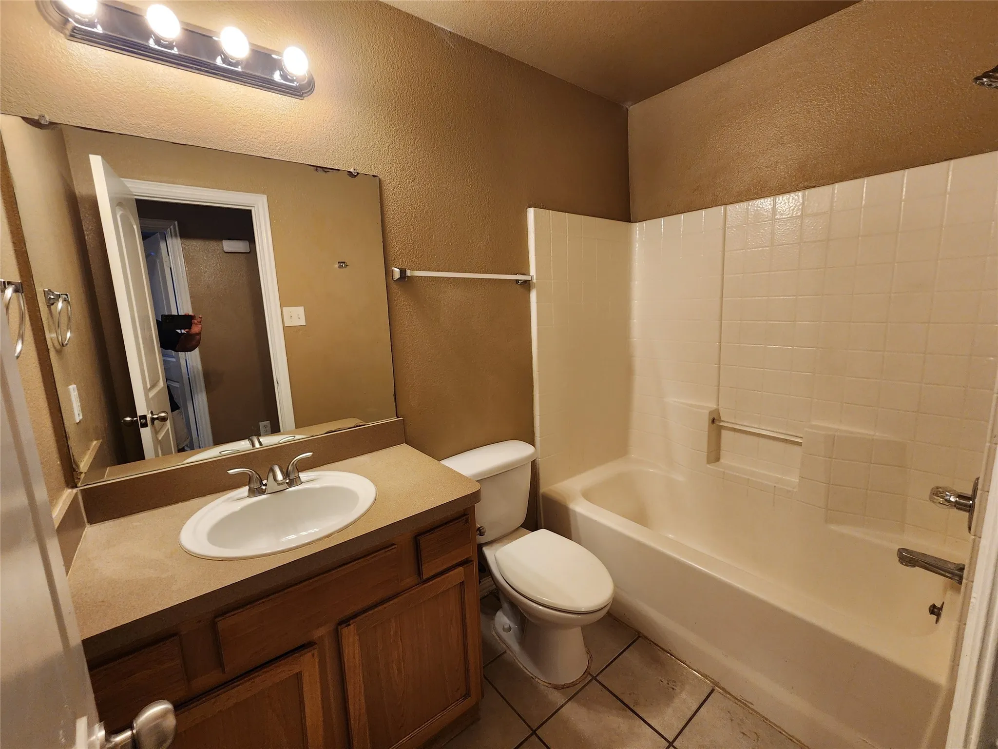 Duplex For Rent in Tarrant County , 2917 Van Horn Avenue, Fort Worth, Texas 76111, 3 Bedroom, 2 Bathroom, Garage spaces, 1,061 Sqft, built in 2006, mls#21356681, Real Estate Agent in Fort Worth, Homes For Rent in Tarrant county, Homes For Rent in Fort Worth, Realtor in Fort Worth Texas, Real Estate Brokerage Independent Realty Texas, Luminita Cordes Realtor