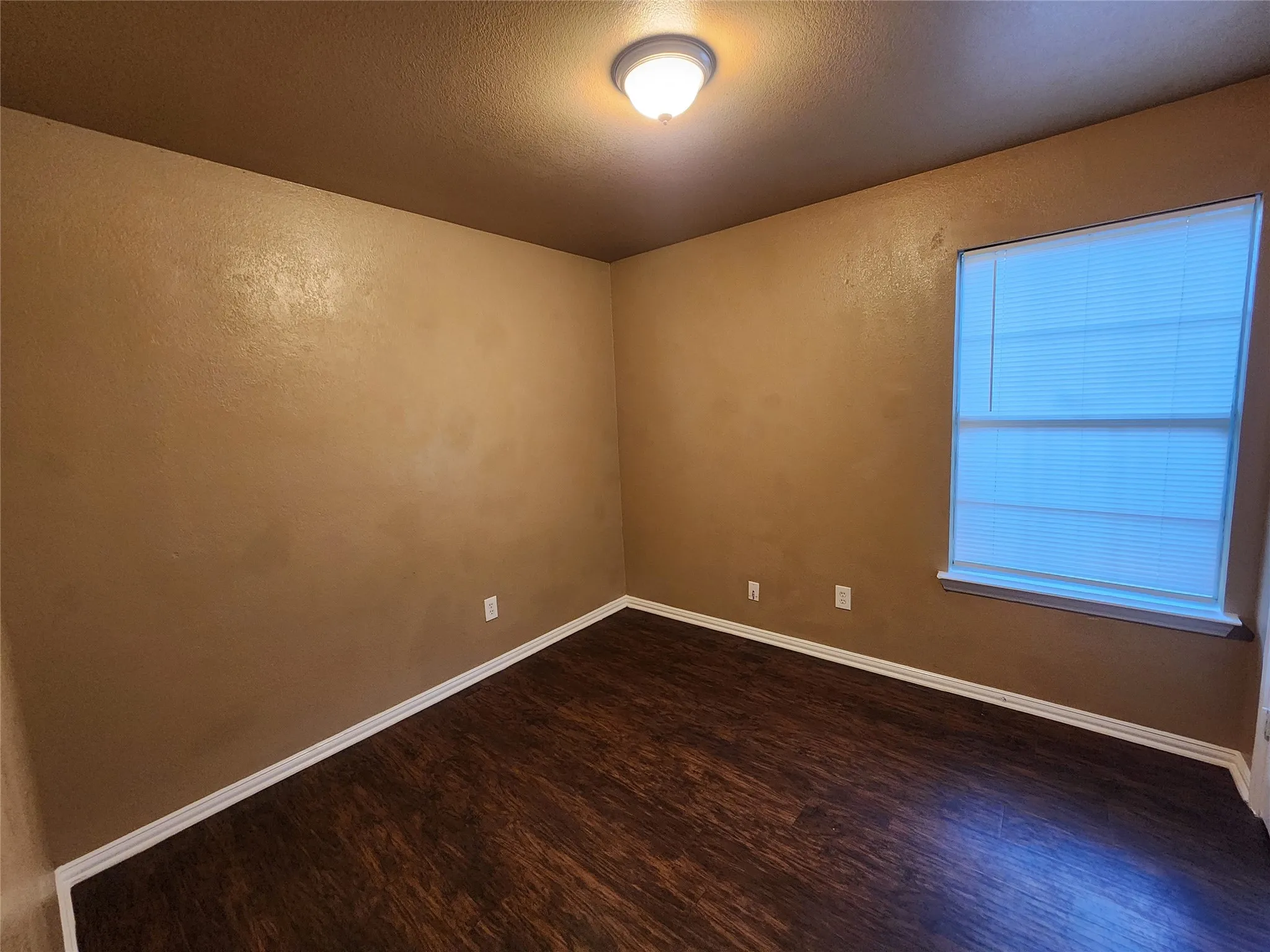 Duplex For Rent in Tarrant County , 2917 Van Horn Avenue, Fort Worth, Texas 76111, 3 Bedroom, 2 Bathroom, Garage spaces, 1,061 Sqft, built in 2006, mls#21356681, Real Estate Agent in Fort Worth, Homes For Rent in Tarrant county, Homes For Rent in Fort Worth, Realtor in Fort Worth Texas, Real Estate Brokerage Independent Realty Texas, Luminita Cordes Realtor