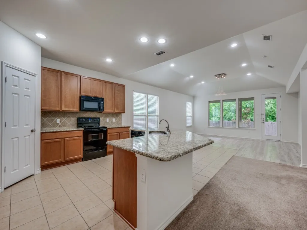 Single Family Residence For Rent in Tarrant County , 8737 Maple Ridge Trail, Fort Worth, Texas 76244, 4 Bedroom, 2 Bathroom, 2 Garage spaces, 2,215 Sqft, built in 2013, mls#21356670, Real Estate Agent in Fort Worth, Homes For Rent in Tarrant county, Homes For Rent in Fort Worth, Realtor in Fort Worth Texas, Real Estate Brokerage Independent Realty Texas, Luminita Cordes Realtor