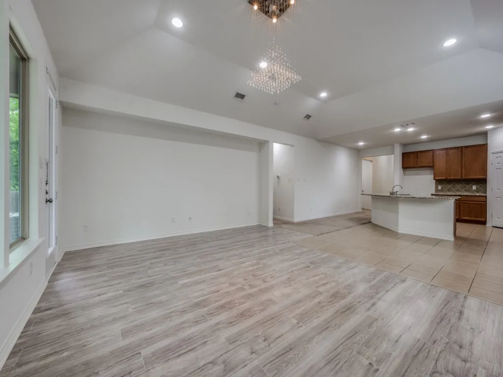 Single Family Residence For Rent in Tarrant County , 8737 Maple Ridge Trail, Fort Worth, Texas 76244, 4 Bedroom, 2 Bathroom, 2 Garage spaces, 2,215 Sqft, built in 2013, mls#21356670, Real Estate Agent in Fort Worth, Homes For Rent in Tarrant county, Homes For Rent in Fort Worth, Realtor in Fort Worth Texas, Real Estate Brokerage Independent Realty Texas, Luminita Cordes Realtor