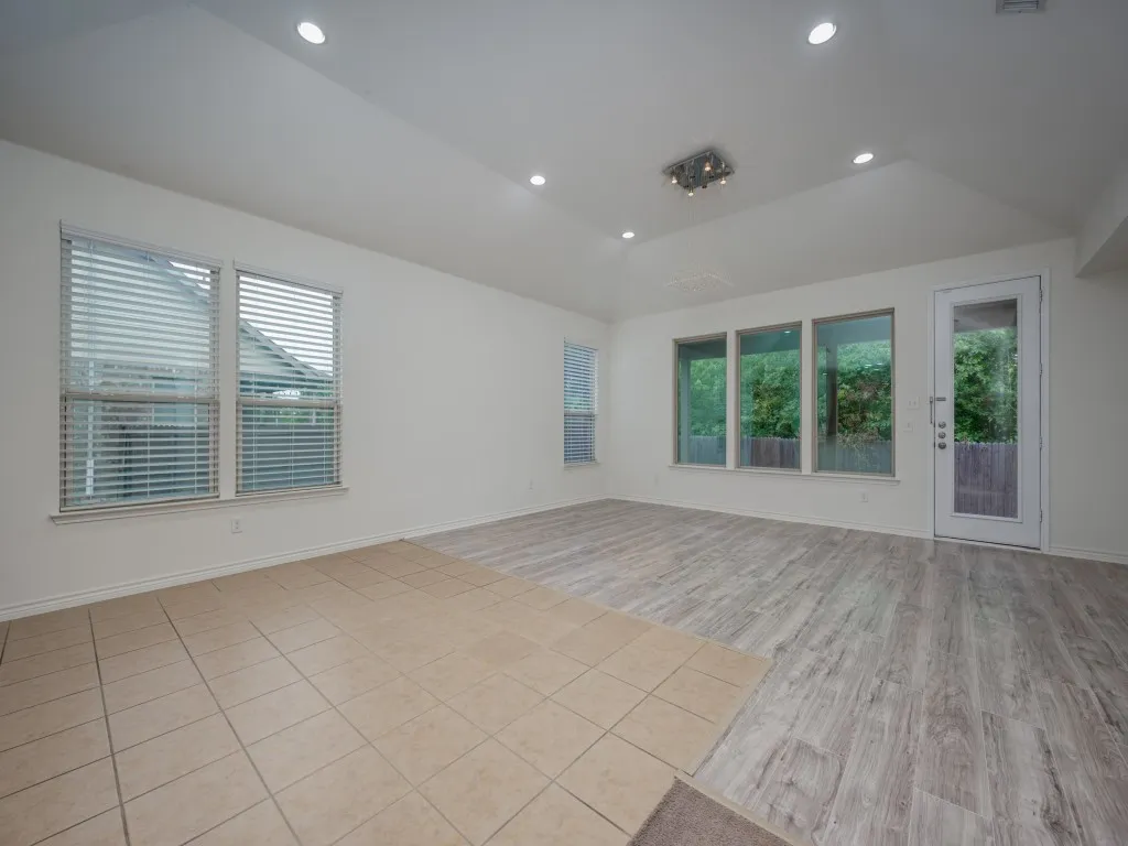 Single Family Residence For Rent in Tarrant County , 8737 Maple Ridge Trail, Fort Worth, Texas 76244, 4 Bedroom, 2 Bathroom, 2 Garage spaces, 2,215 Sqft, built in 2013, mls#21356670, Real Estate Agent in Fort Worth, Homes For Rent in Tarrant county, Homes For Rent in Fort Worth, Realtor in Fort Worth Texas, Real Estate Brokerage Independent Realty Texas, Luminita Cordes Realtor