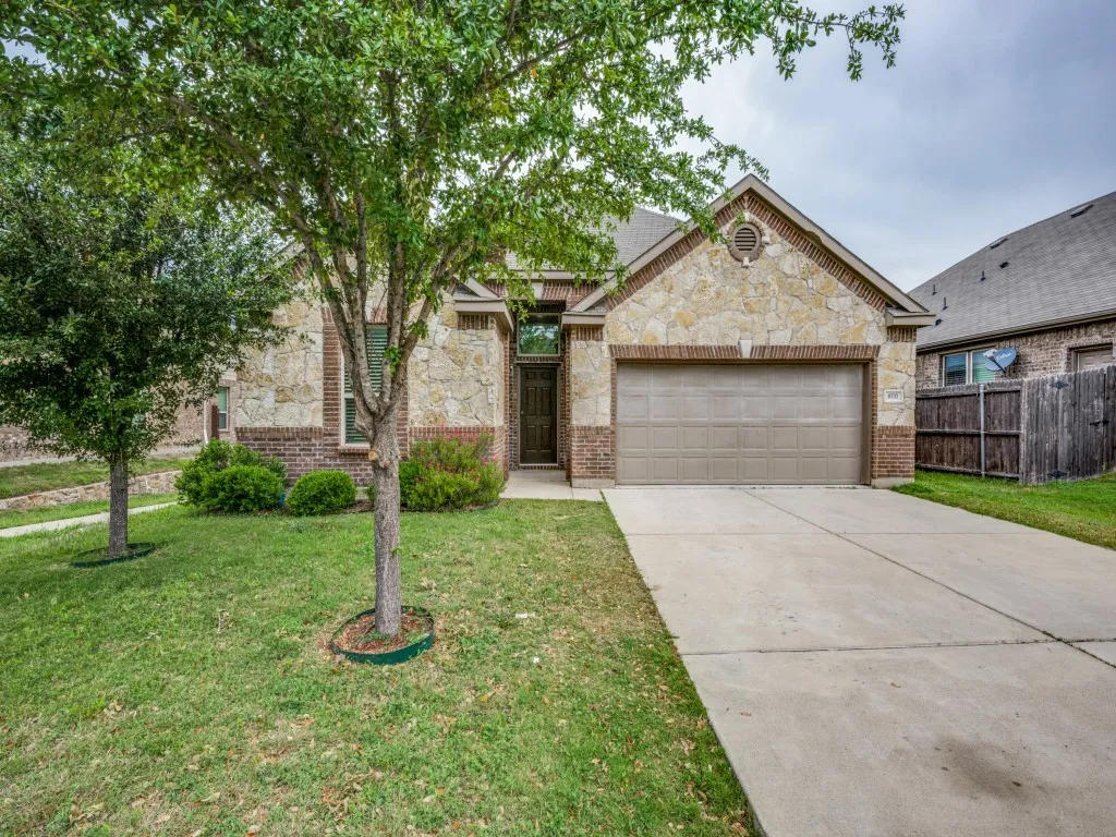 Single Family Residence For Rent in Tarrant County , 8737 Maple Ridge Trail, Fort Worth, Texas 76244, 4 Bedroom, 2 Bathroom, 2 Garage spaces, 2,215 Sqft, built in 2013, mls#21356670, Real Estate Agent in Fort Worth, Homes For Rent in Tarrant county, Homes For Rent in Fort Worth, Realtor in Fort Worth Texas, Real Estate Brokerage Independent Realty Texas, Luminita Cordes Realtor