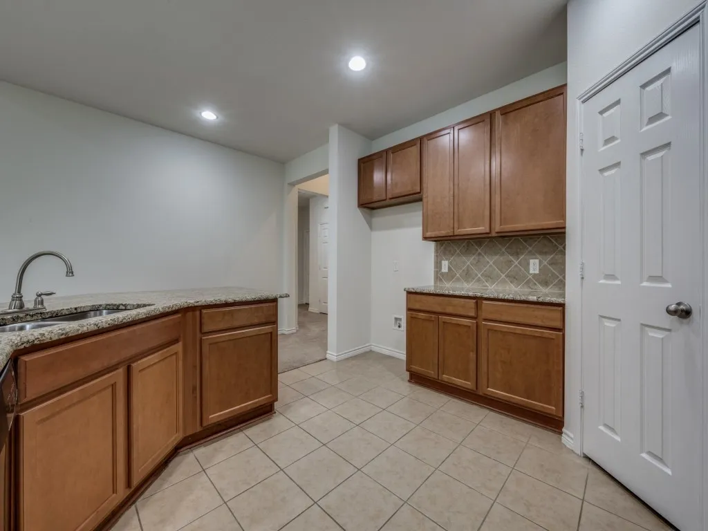 Single Family Residence For Rent in Tarrant County , 8737 Maple Ridge Trail, Fort Worth, Texas 76244, 4 Bedroom, 2 Bathroom, 2 Garage spaces, 2,215 Sqft, built in 2013, mls#21356670, Real Estate Agent in Fort Worth, Homes For Rent in Tarrant county, Homes For Rent in Fort Worth, Realtor in Fort Worth Texas, Real Estate Brokerage Independent Realty Texas, Luminita Cordes Realtor