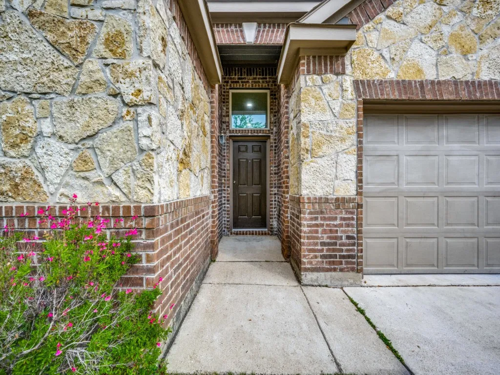 Single Family Residence For Rent in Tarrant County , 8737 Maple Ridge Trail, Fort Worth, Texas 76244, 4 Bedroom, 2 Bathroom, 2 Garage spaces, 2,215 Sqft, built in 2013, mls#21356670, Real Estate Agent in Fort Worth, Homes For Rent in Tarrant county, Homes For Rent in Fort Worth, Realtor in Fort Worth Texas, Real Estate Brokerage Independent Realty Texas, Luminita Cordes Realtor