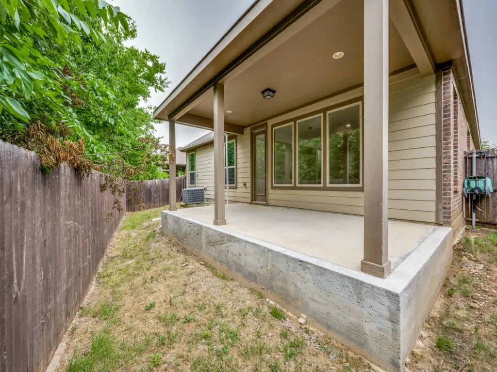 Single Family Residence For Rent in Tarrant County , 8737 Maple Ridge Trail, Fort Worth, Texas 76244, 4 Bedroom, 2 Bathroom, 2 Garage spaces, 2,215 Sqft, built in 2013, mls#21356670, Real Estate Agent in Fort Worth, Homes For Rent in Tarrant county, Homes For Rent in Fort Worth, Realtor in Fort Worth Texas, Real Estate Brokerage Independent Realty Texas, Luminita Cordes Realtor