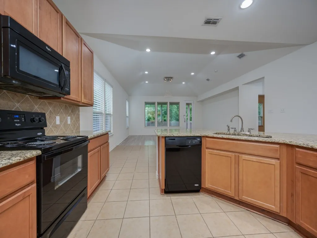 Single Family Residence For Rent in Tarrant County , 8737 Maple Ridge Trail, Fort Worth, Texas 76244, 4 Bedroom, 2 Bathroom, 2 Garage spaces, 2,215 Sqft, built in 2013, mls#21356670, Real Estate Agent in Fort Worth, Homes For Rent in Tarrant county, Homes For Rent in Fort Worth, Realtor in Fort Worth Texas, Real Estate Brokerage Independent Realty Texas, Luminita Cordes Realtor