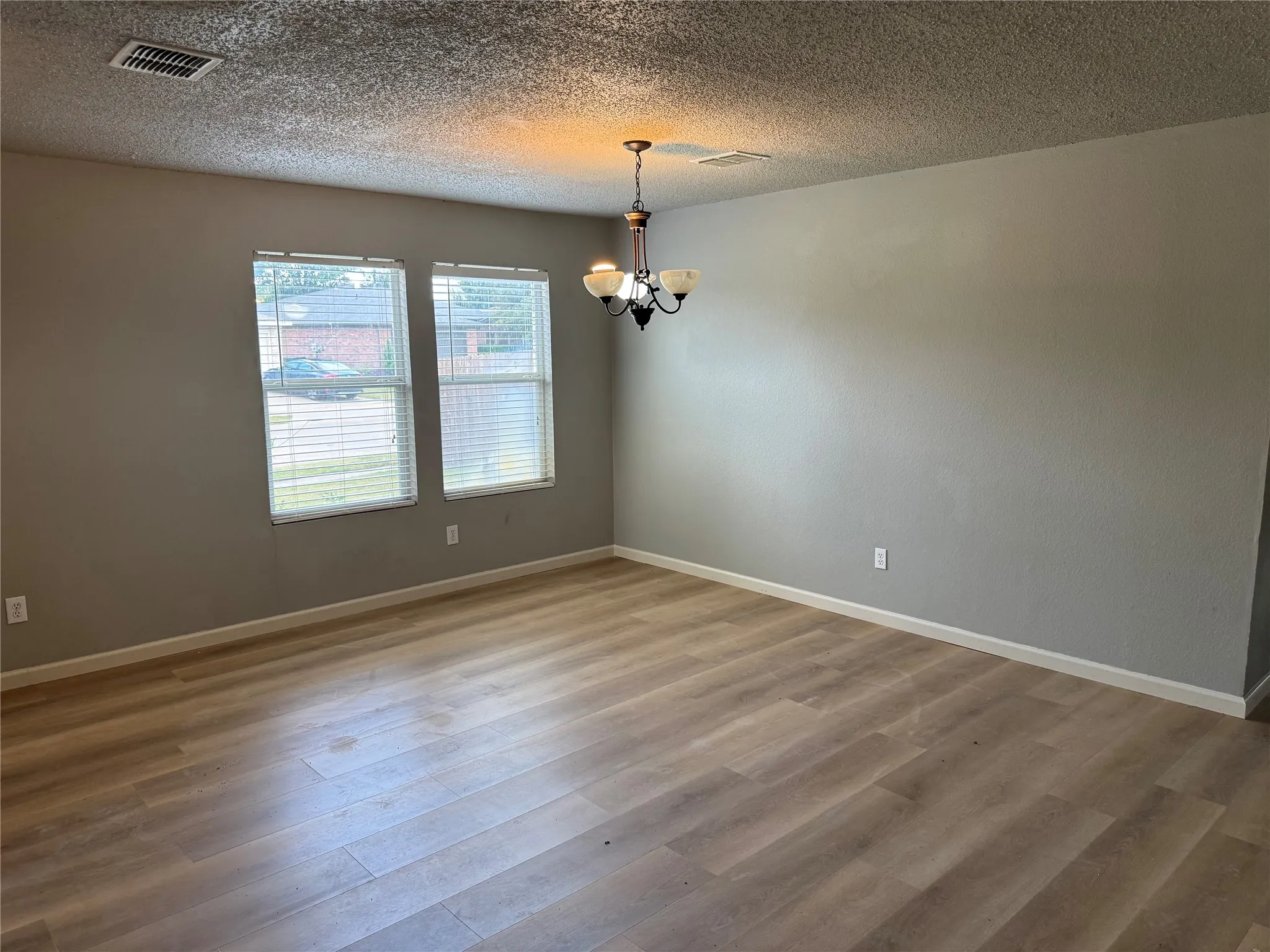 Single Family Residence For Rent in Collin County , 4612 Bellcrest Drive, Mc Kinney, Texas 75070, 4 Bedroom, 3 Bathroom, 2 Garage spaces, 2,703 Sqft, built in 1998, Price $2,650, mls#21356687, Real Estate Agent in Mc Kinney, Homes For Rent in Collin county, Homes For Rent in Mc Kinney, Realtor in Mc Kinney Texas, Real Estate Brokerage Independent Realty Texas, Luminita Cordes Realtor