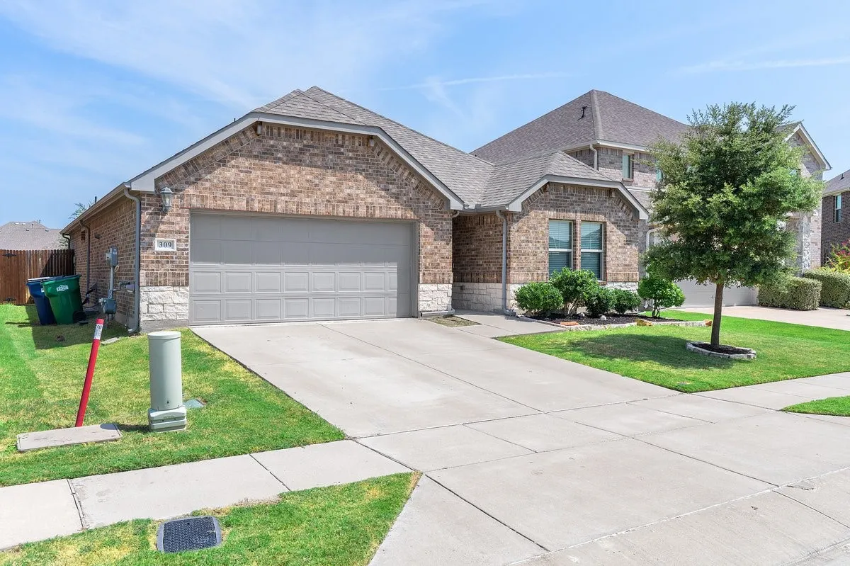 Single Family Residence For Sale in Rockwall County , 309 Edmund Lane, Fate, Texas 75087, 3 Bedroom, 2 Bathroom, 2 Garage spaces, 1,622 Sqft, built in 2020, mls#21356651, Real Estate Agent in Fate, Homes For Sale in Rockwall county, Homes For Sale in Fate, Realtor in Fate Texas, Real Estate Brokerage Independent Realty Texas, Luminita Cordes Realtor