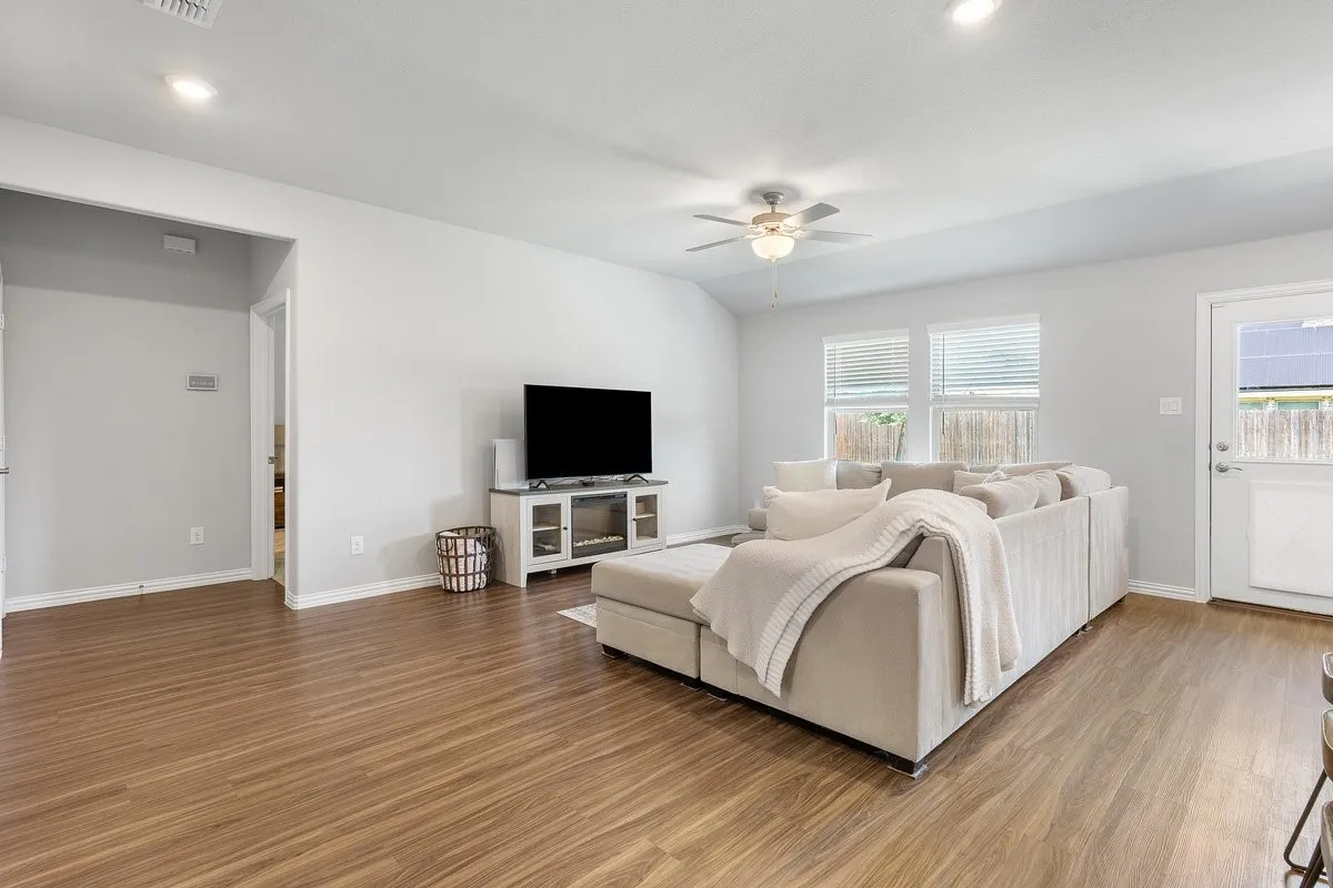 Single Family Residence For Sale in Rockwall County , 309 Edmund Lane, Fate, Texas 75087, 3 Bedroom, 2 Bathroom, 2 Garage spaces, 1,622 Sqft, built in 2020, mls#21356651, Real Estate Agent in Fate, Homes For Sale in Rockwall county, Homes For Sale in Fate, Realtor in Fate Texas, Real Estate Brokerage Independent Realty Texas, Luminita Cordes Realtor