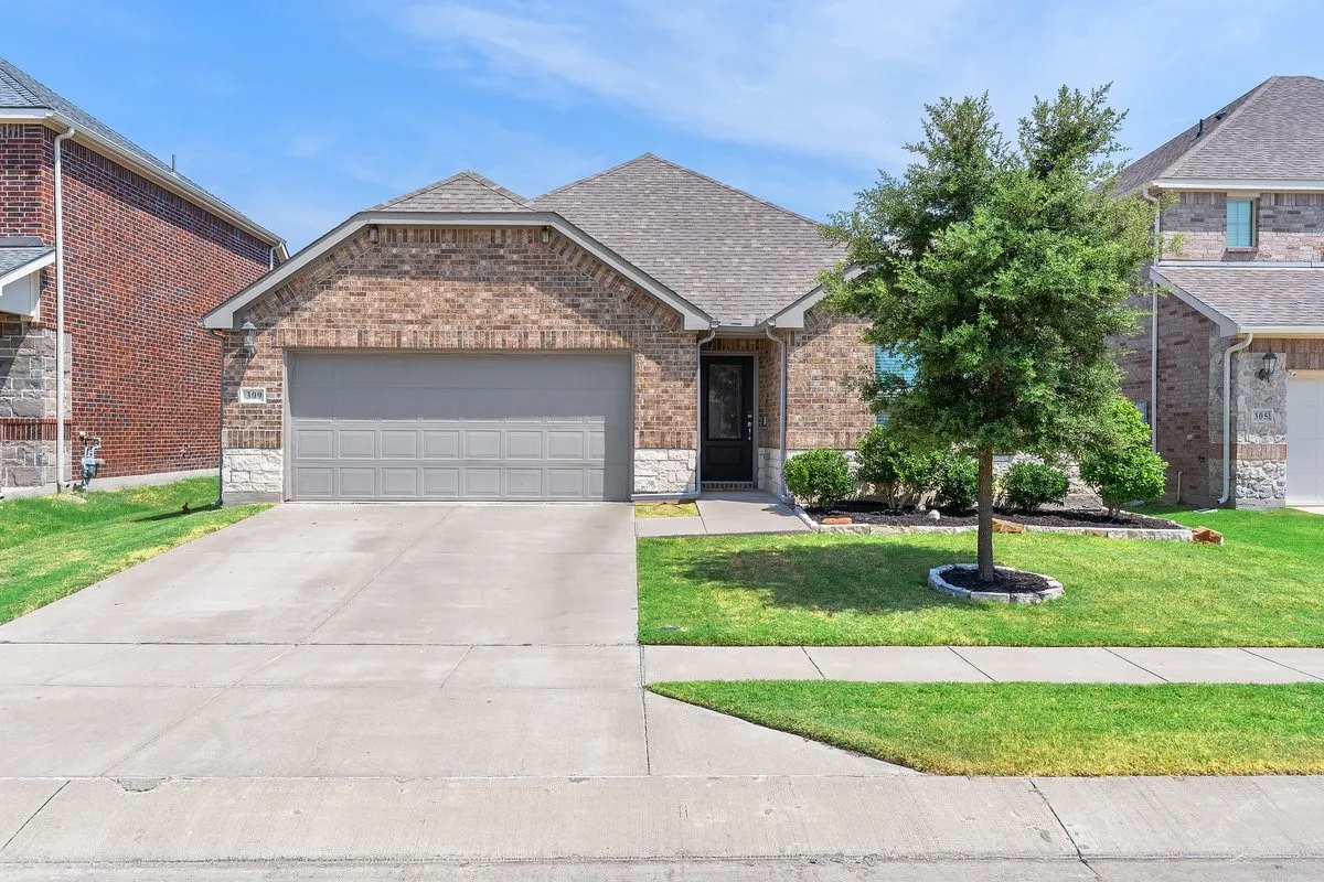 Single Family Residence For Sale in Rockwall County , 309 Edmund Lane, Fate, Texas 75087, 3 Bedroom, 2 Bathroom, 2 Garage spaces, 1,622 Sqft, built in 2020, mls#21356651, Real Estate Agent in Fate, Homes For Sale in Rockwall county, Homes For Sale in Fate, Realtor in Fate Texas, Real Estate Brokerage Independent Realty Texas, Luminita Cordes Realtor