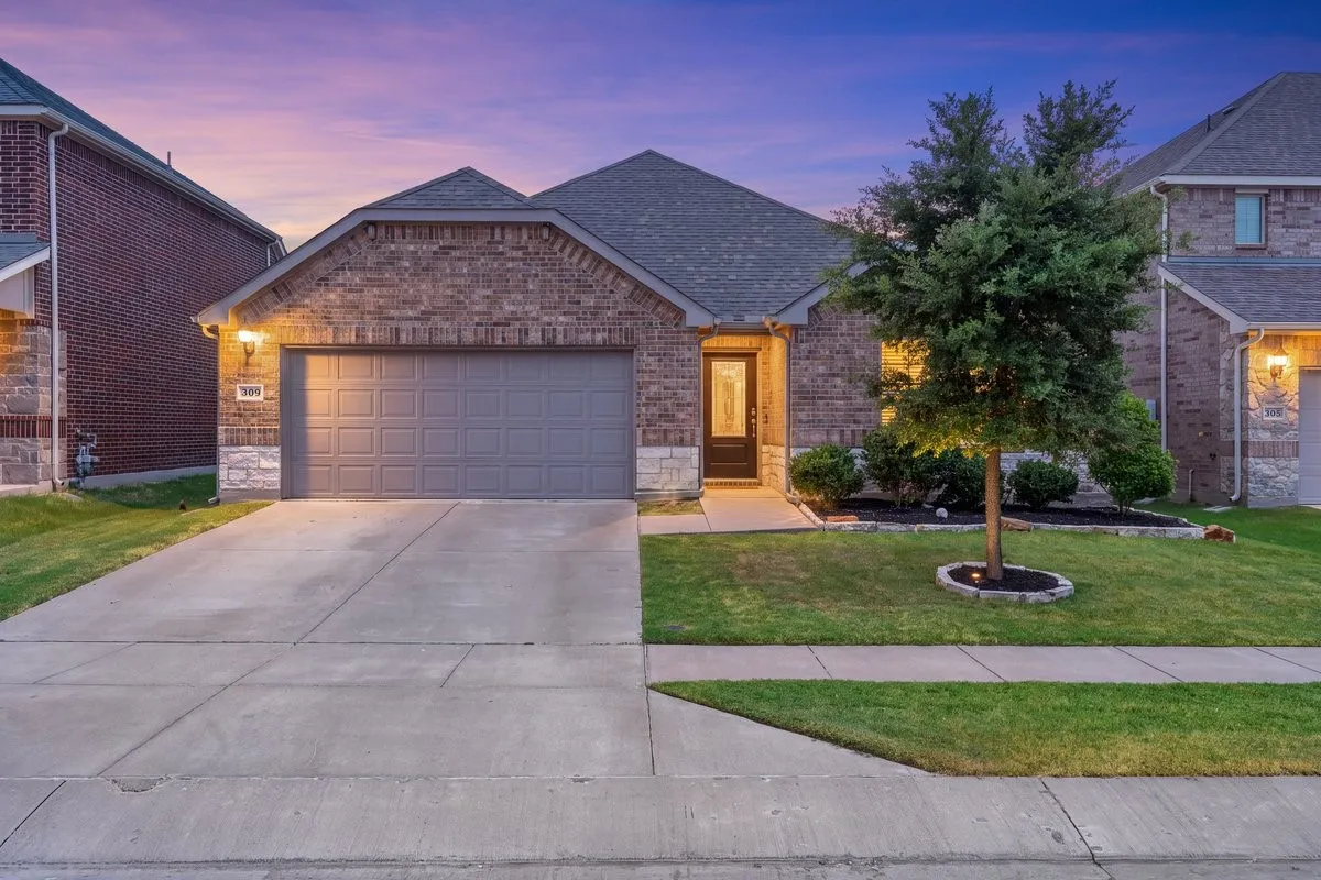 Single Family Residence For Sale in Rockwall County , 309 Edmund Lane, Fate, Texas 75087, 3 Bedroom, 2 Bathroom, 2 Garage spaces, 1,622 Sqft, built in 2020, mls#21356651, Real Estate Agent in Fate, Homes For Sale in Rockwall county, Homes For Sale in Fate, Realtor in Fate Texas, Real Estate Brokerage Independent Realty Texas, Luminita Cordes Realtor