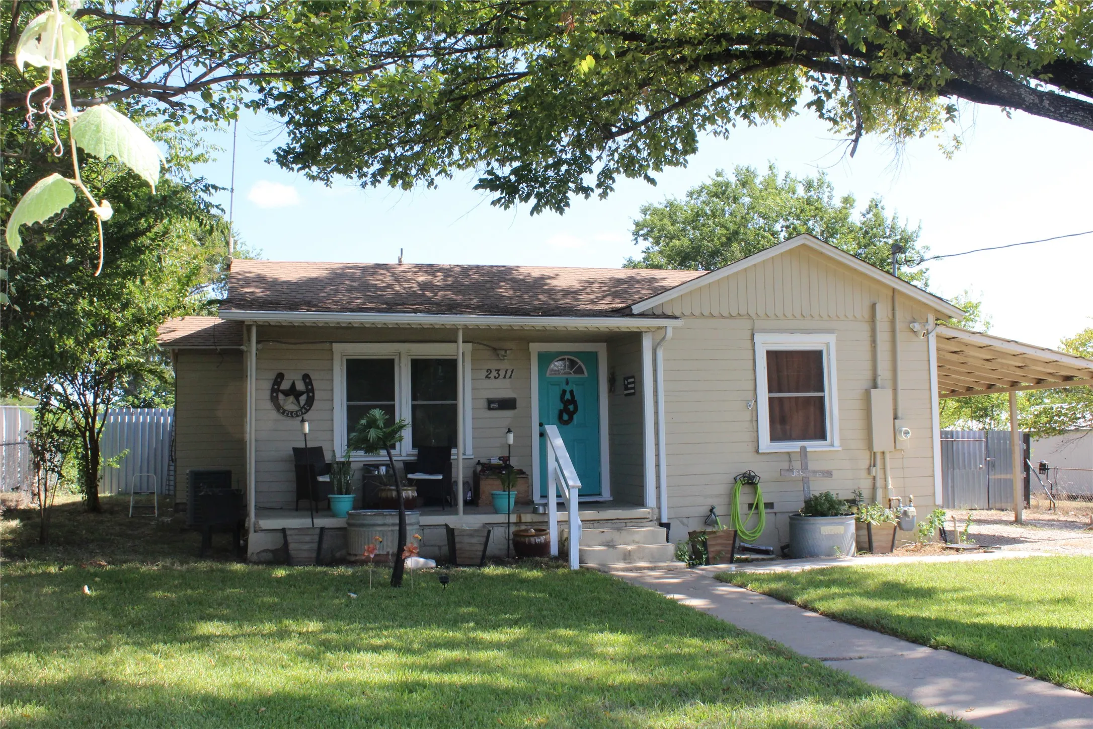 Single Family Residence For Sale in Coryell County , 2311 Bridge Street, Gatesville, Texas 76528, 2 Bedroom, 1 Bathroom, Garage spaces, 898 Sqft, built in 1950, mls#21355405, Real Estate Agent in Gatesville, Homes For Sale in Coryell county, Homes For Sale in Gatesville, Realtor in Gatesville Texas, Real Estate Brokerage Independent Realty Texas, Luminita Cordes Realtor