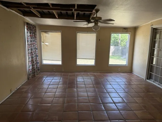 Single Family Residence For Sale in Mc Lennan County , 3815 Beverly Drive, Beverly Hills, Texas 76711, 3 Bedroom, 1 Bathroom, Garage spaces, 1,472 Sqft, built in 1948, mls#21356683, Real Estate Agent in Beverly Hills, Homes For Sale in Mc Lennan county, Homes For Sale in Beverly Hills, Realtor in Beverly Hills Texas, Real Estate Brokerage Independent Realty Texas, Luminita Cordes Realtor