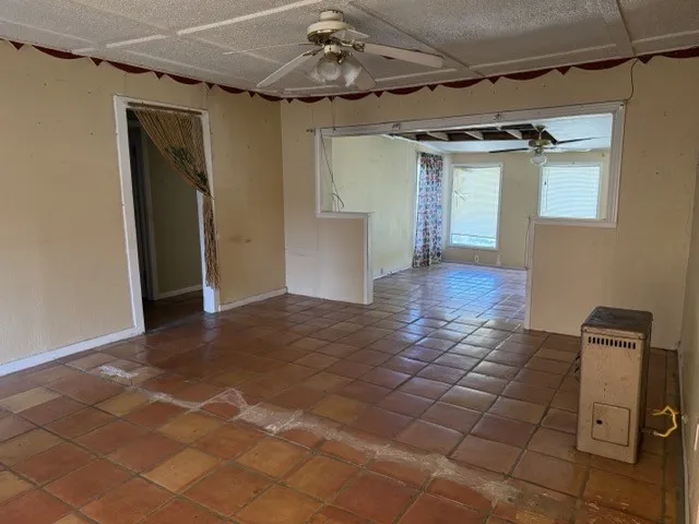 Single Family Residence For Sale in Mc Lennan County , 3815 Beverly Drive, Beverly Hills, Texas 76711, 3 Bedroom, 1 Bathroom, Garage spaces, 1,472 Sqft, built in 1948, mls#21356683, Real Estate Agent in Beverly Hills, Homes For Sale in Mc Lennan county, Homes For Sale in Beverly Hills, Realtor in Beverly Hills Texas, Real Estate Brokerage Independent Realty Texas, Luminita Cordes Realtor