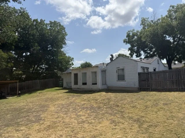 Single Family Residence For Sale in Mc Lennan County , 3815 Beverly Drive, Beverly Hills, Texas 76711, 3 Bedroom, 1 Bathroom, Garage spaces, 1,472 Sqft, built in 1948, mls#21356683, Real Estate Agent in Beverly Hills, Homes For Sale in Mc Lennan county, Homes For Sale in Beverly Hills, Realtor in Beverly Hills Texas, Real Estate Brokerage Independent Realty Texas, Luminita Cordes Realtor