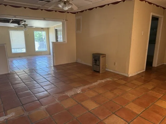 Single Family Residence For Sale in Mc Lennan County , 3815 Beverly Drive, Beverly Hills, Texas 76711, 3 Bedroom, 1 Bathroom, Garage spaces, 1,472 Sqft, built in 1948, mls#21356683, Real Estate Agent in Beverly Hills, Homes For Sale in Mc Lennan county, Homes For Sale in Beverly Hills, Realtor in Beverly Hills Texas, Real Estate Brokerage Independent Realty Texas, Luminita Cordes Realtor