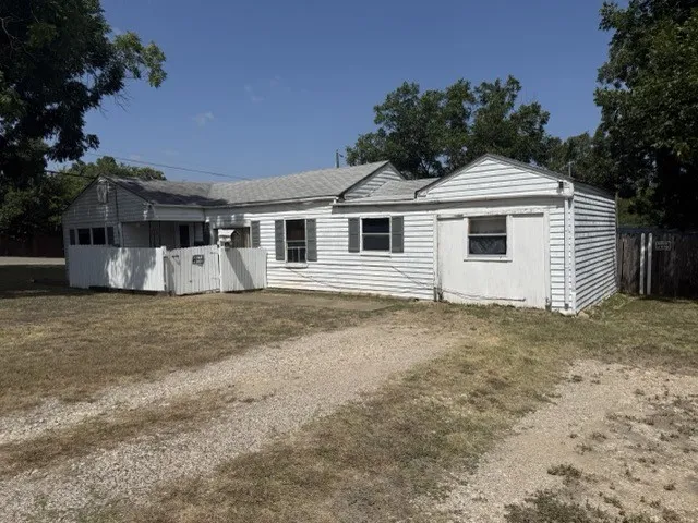 Single Family Residence For Sale in Mc Lennan County , 3815 Beverly Drive, Beverly Hills, Texas 76711, 3 Bedroom, 1 Bathroom, Garage spaces, 1,472 Sqft, built in 1948, mls#21356683, Real Estate Agent in Beverly Hills, Homes For Sale in Mc Lennan county, Homes For Sale in Beverly Hills, Realtor in Beverly Hills Texas, Real Estate Brokerage Independent Realty Texas, Luminita Cordes Realtor