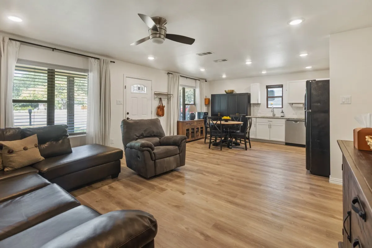 Single Family Residence For Sale in Henderson County , 6121 Choctaw Drive, Mabank, Texas 75156, 3 Bedroom, 2 Bathroom, 1 Garage spaces, 1,144 Sqft, built in 2022, mls#21356698, Real Estate Agent in Mabank, Homes For Sale in Henderson county, Homes For Sale in Mabank, Realtor in Mabank Texas, Real Estate Brokerage Independent Realty Texas, Luminita Cordes Realtor