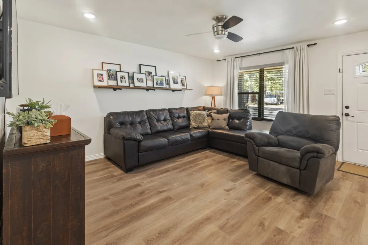 Single Family Residence For Sale in Henderson County , 6121 Choctaw Drive, Mabank, Texas 75156, 3 Bedroom, 2 Bathroom, 1 Garage spaces, 1,144 Sqft, built in 2022, mls#21356698, Real Estate Agent in Mabank, Homes For Sale in Henderson county, Homes For Sale in Mabank, Realtor in Mabank Texas, Real Estate Brokerage Independent Realty Texas, Luminita Cordes Realtor