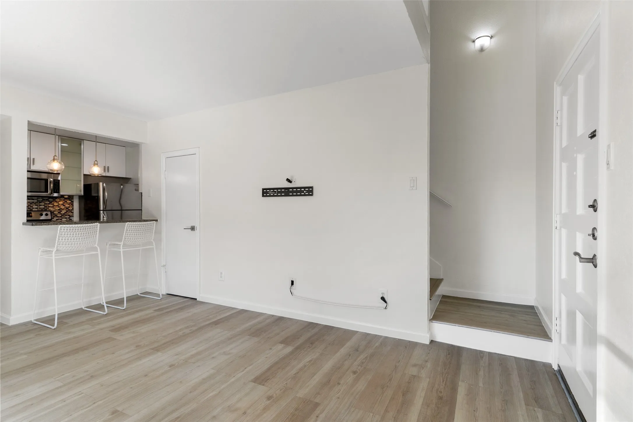 Condominium For Rent in Dallas County , 4211 Holland Avenue, Dallas, Texas 75219, 1 Bedroom, 1 Bathroom, Garage spaces, 632 Sqft, built in 1970, mls#21330966, Real Estate Agent in Dallas, Homes For Rent in Dallas county, Homes For Rent in Dallas, Realtor in Dallas Texas, Real Estate Brokerage Independent Realty Texas, Luminita Cordes Realtor