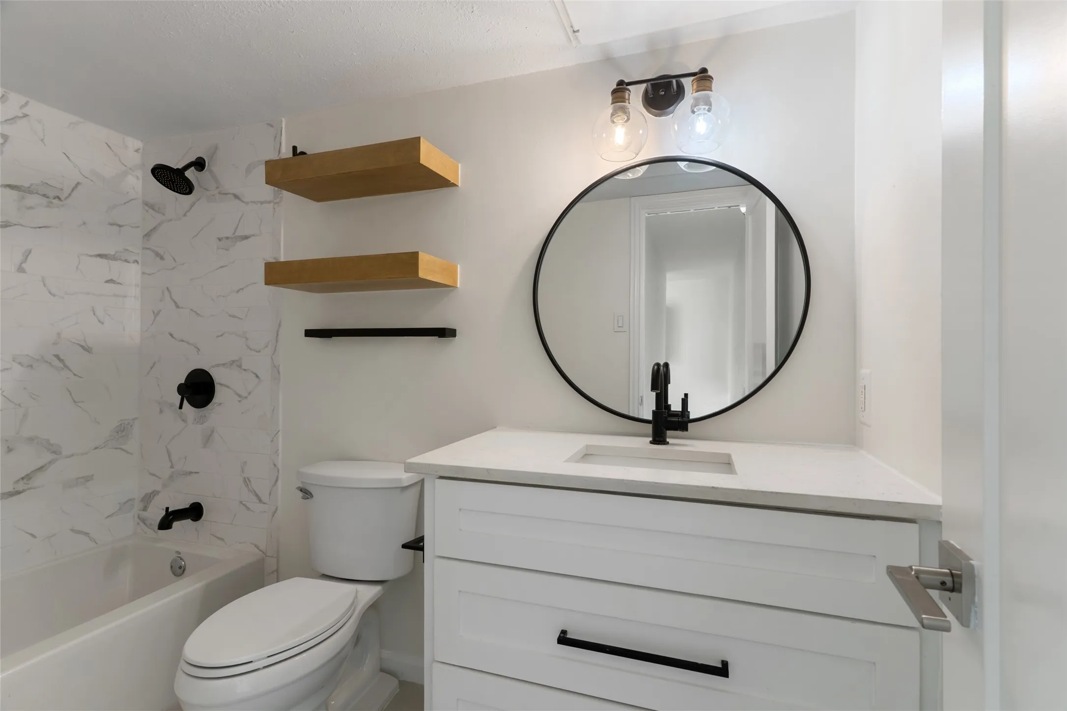 Condominium For Rent in Dallas County , 4211 Holland Avenue, Dallas, Texas 75219, 1 Bedroom, 1 Bathroom, Garage spaces, 632 Sqft, built in 1970, mls#21330966, Real Estate Agent in Dallas, Homes For Rent in Dallas county, Homes For Rent in Dallas, Realtor in Dallas Texas, Real Estate Brokerage Independent Realty Texas, Luminita Cordes Realtor