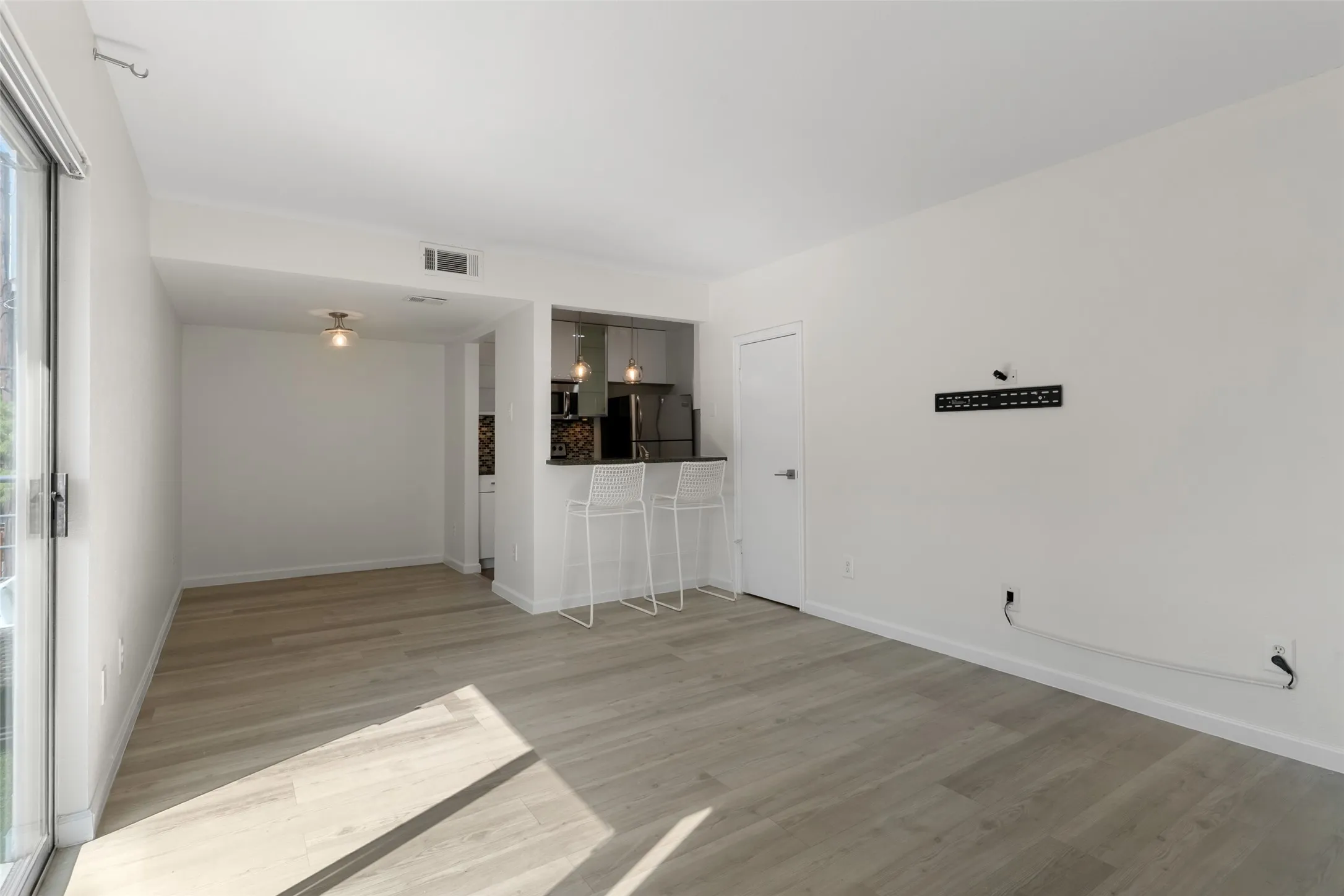 Condominium For Rent in Dallas County , 4211 Holland Avenue, Dallas, Texas 75219, 1 Bedroom, 1 Bathroom, Garage spaces, 632 Sqft, built in 1970, mls#21330966, Real Estate Agent in Dallas, Homes For Rent in Dallas county, Homes For Rent in Dallas, Realtor in Dallas Texas, Real Estate Brokerage Independent Realty Texas, Luminita Cordes Realtor