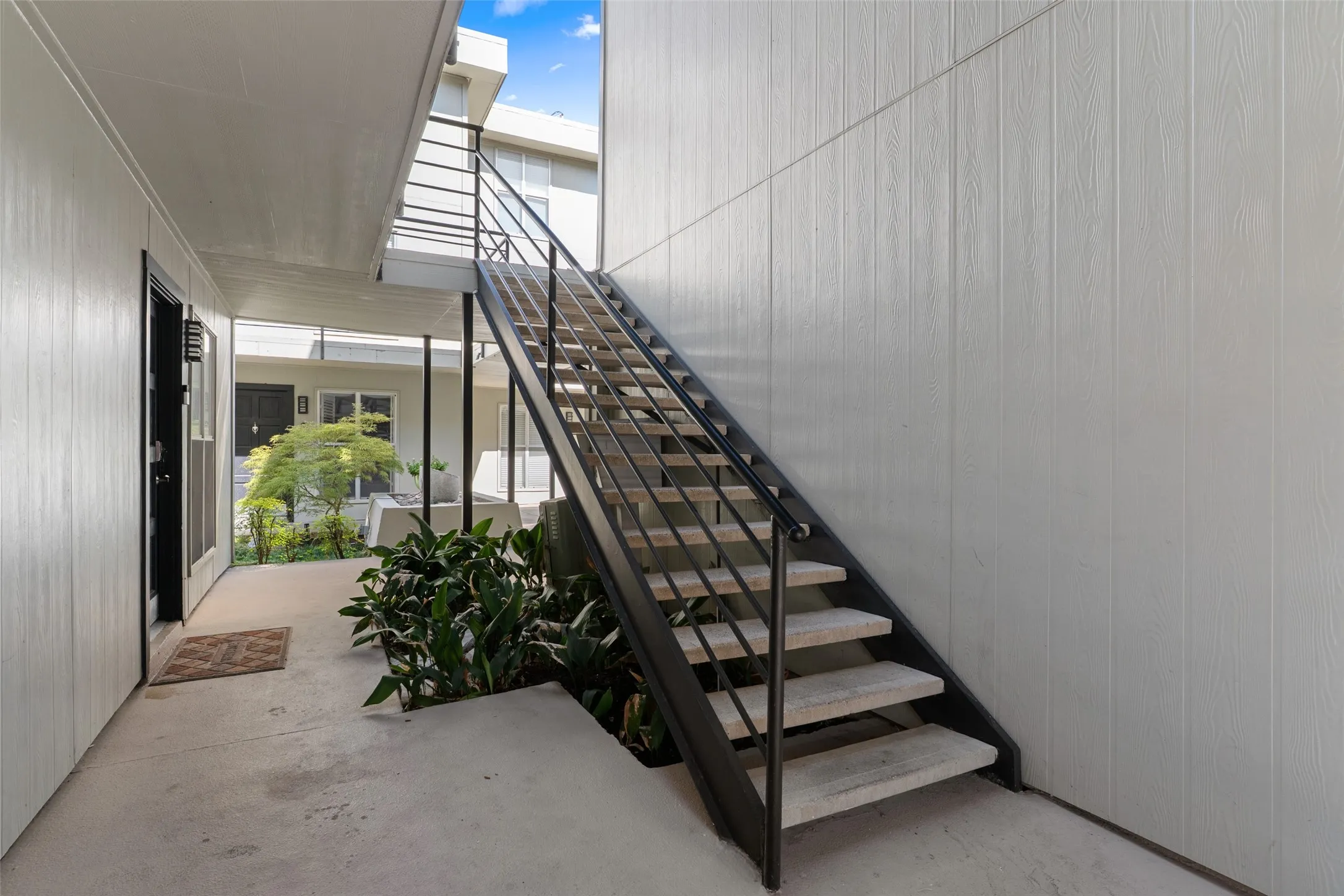 Condominium For Rent in Dallas County , 4211 Holland Avenue, Dallas, Texas 75219, 1 Bedroom, 1 Bathroom, Garage spaces, 632 Sqft, built in 1970, mls#21330966, Real Estate Agent in Dallas, Homes For Rent in Dallas county, Homes For Rent in Dallas, Realtor in Dallas Texas, Real Estate Brokerage Independent Realty Texas, Luminita Cordes Realtor
