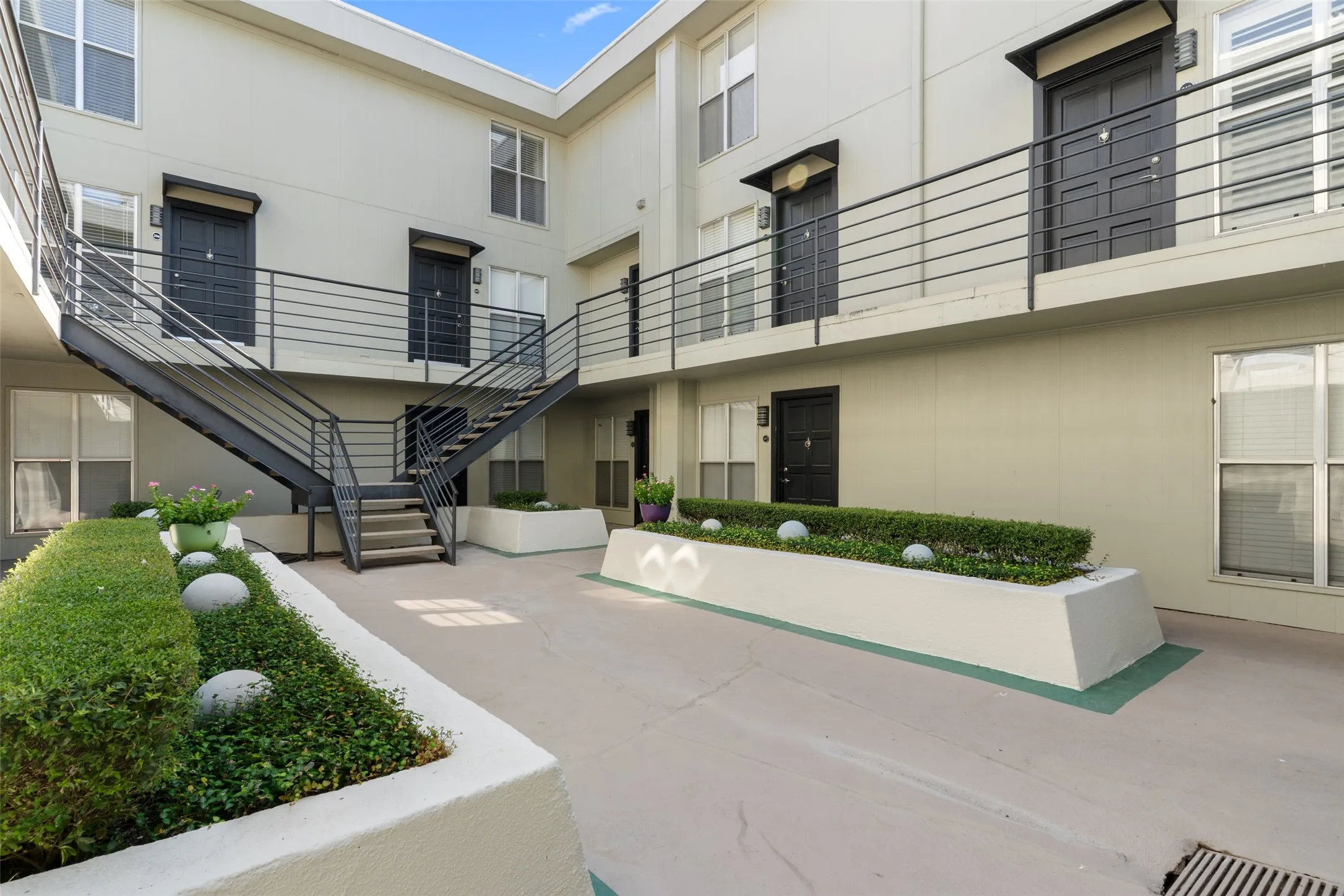 Condominium For Rent in Dallas County , 4211 Holland Avenue, Dallas, Texas 75219, 1 Bedroom, 1 Bathroom, Garage spaces, 632 Sqft, built in 1970, mls#21330966, Real Estate Agent in Dallas, Homes For Rent in Dallas county, Homes For Rent in Dallas, Realtor in Dallas Texas, Real Estate Brokerage Independent Realty Texas, Luminita Cordes Realtor