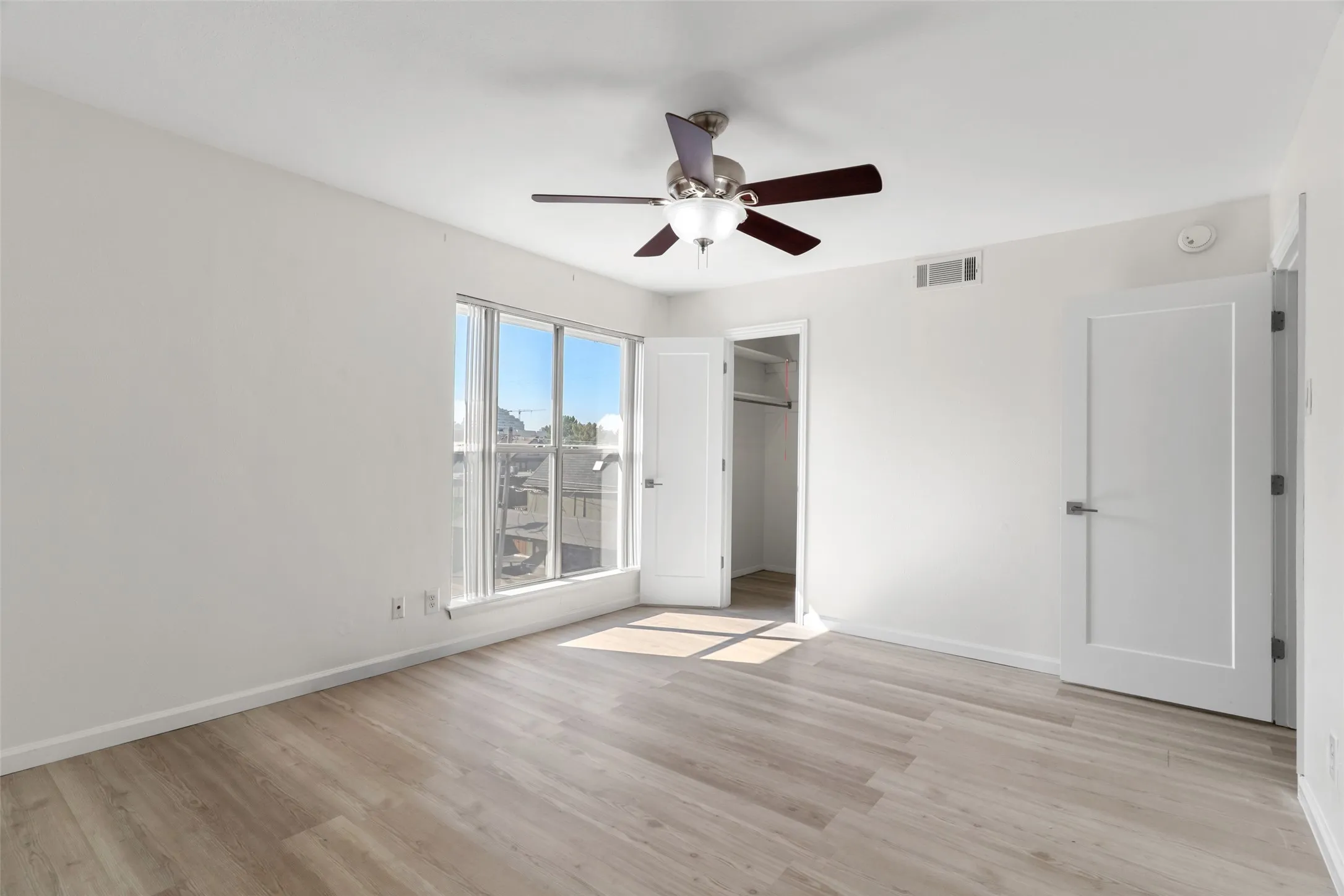 Condominium For Rent in Dallas County , 4211 Holland Avenue, Dallas, Texas 75219, 1 Bedroom, 1 Bathroom, Garage spaces, 632 Sqft, built in 1970, mls#21330966, Real Estate Agent in Dallas, Homes For Rent in Dallas county, Homes For Rent in Dallas, Realtor in Dallas Texas, Real Estate Brokerage Independent Realty Texas, Luminita Cordes Realtor