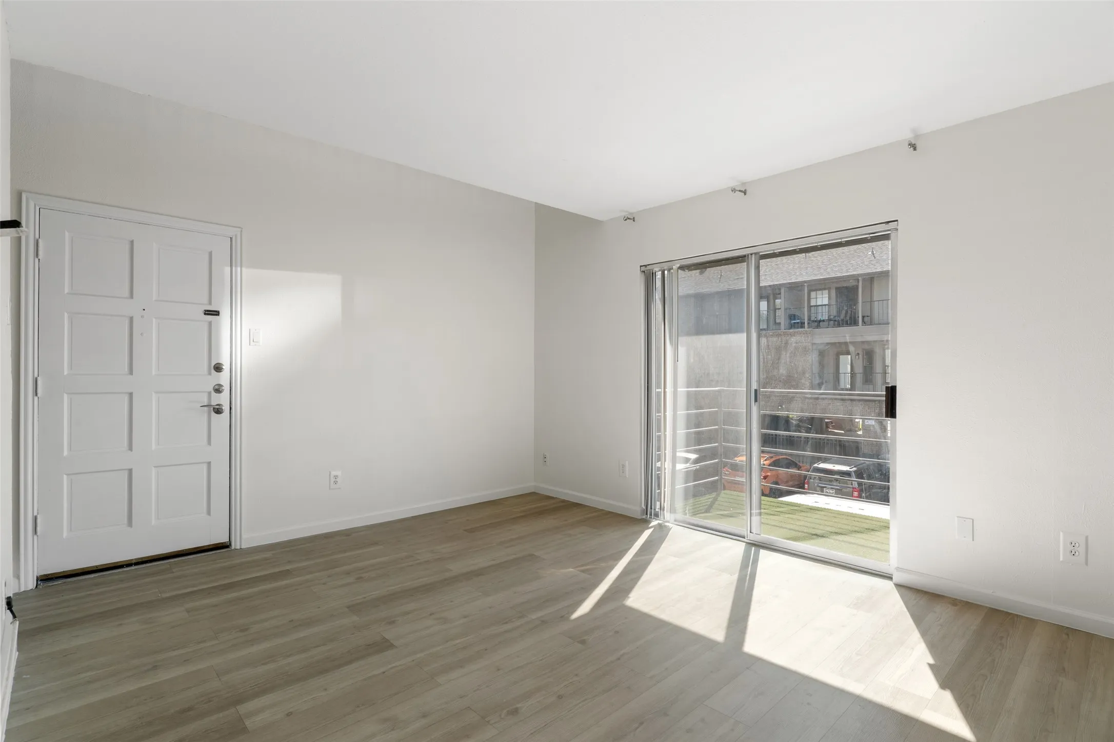 Condominium For Rent in Dallas County , 4211 Holland Avenue, Dallas, Texas 75219, 1 Bedroom, 1 Bathroom, Garage spaces, 632 Sqft, built in 1970, mls#21330966, Real Estate Agent in Dallas, Homes For Rent in Dallas county, Homes For Rent in Dallas, Realtor in Dallas Texas, Real Estate Brokerage Independent Realty Texas, Luminita Cordes Realtor