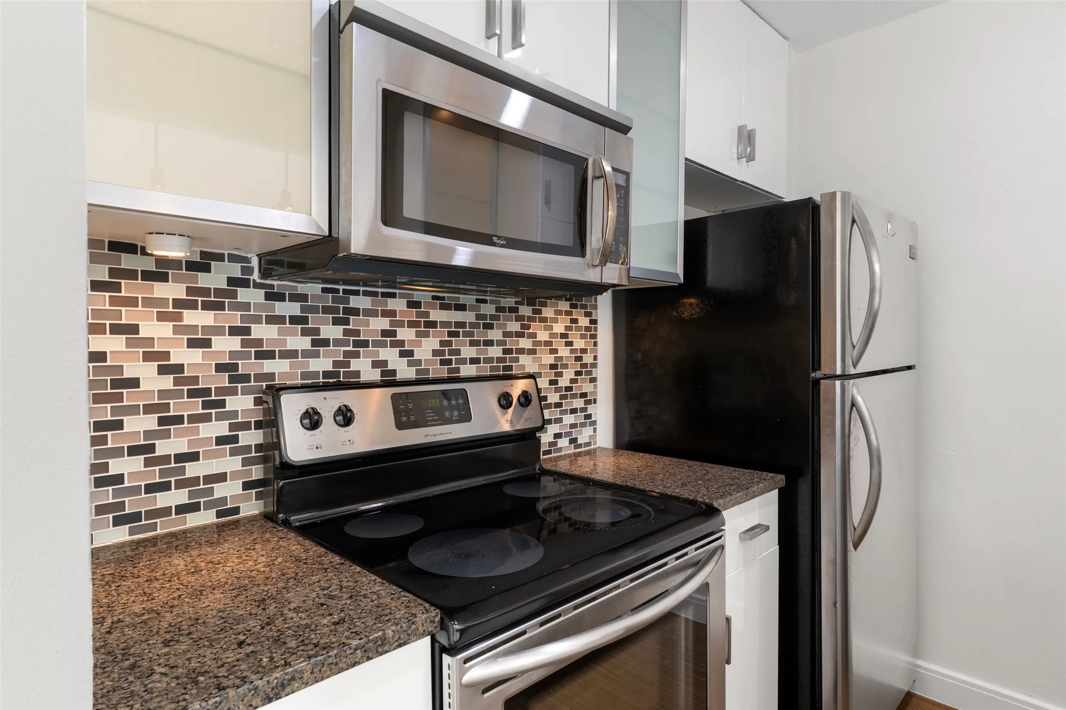 Condominium For Rent in Dallas County , 4211 Holland Avenue, Dallas, Texas 75219, 1 Bedroom, 1 Bathroom, Garage spaces, 632 Sqft, built in 1970, mls#21330966, Real Estate Agent in Dallas, Homes For Rent in Dallas county, Homes For Rent in Dallas, Realtor in Dallas Texas, Real Estate Brokerage Independent Realty Texas, Luminita Cordes Realtor